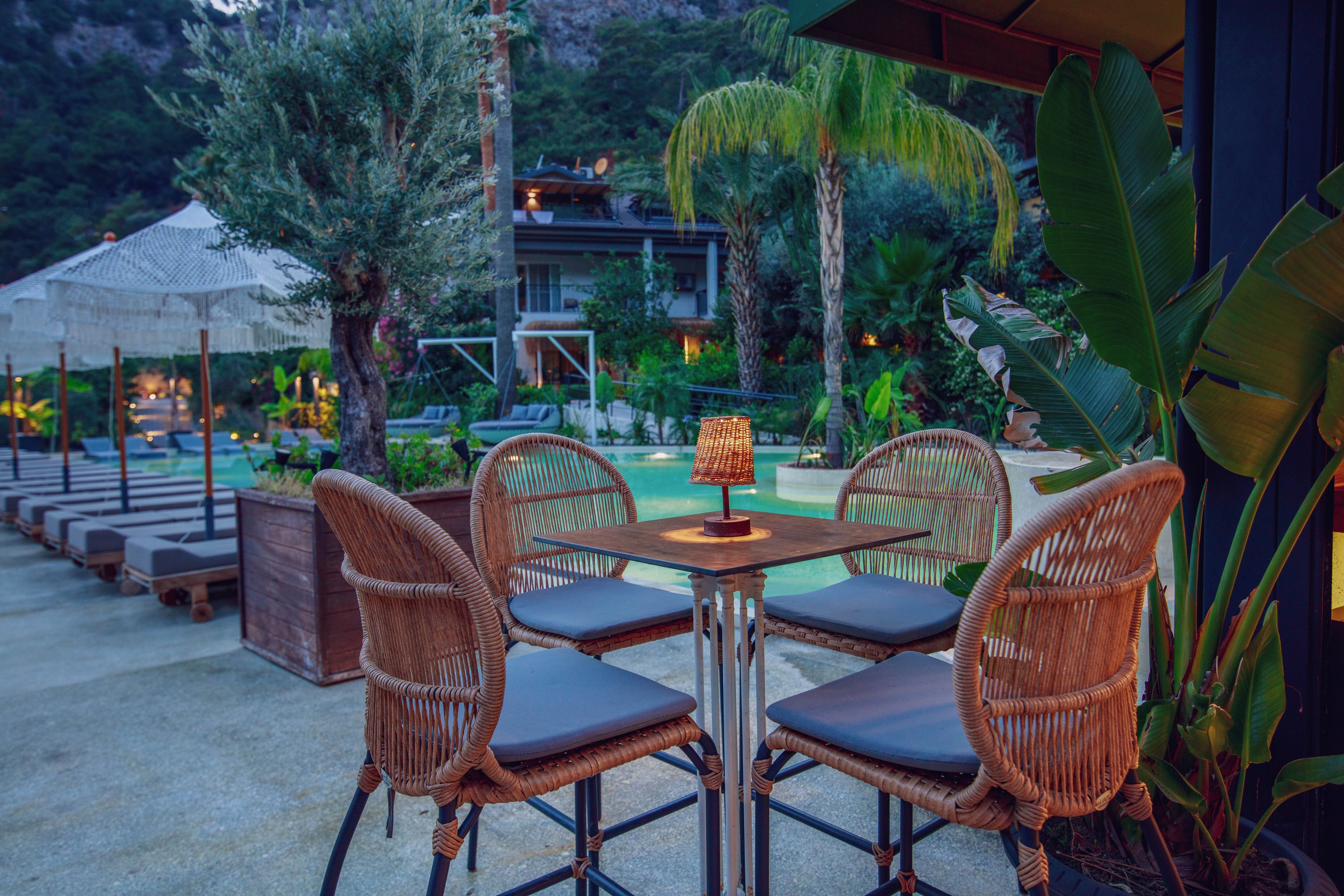 Morina Deluxe Hotel and Suites