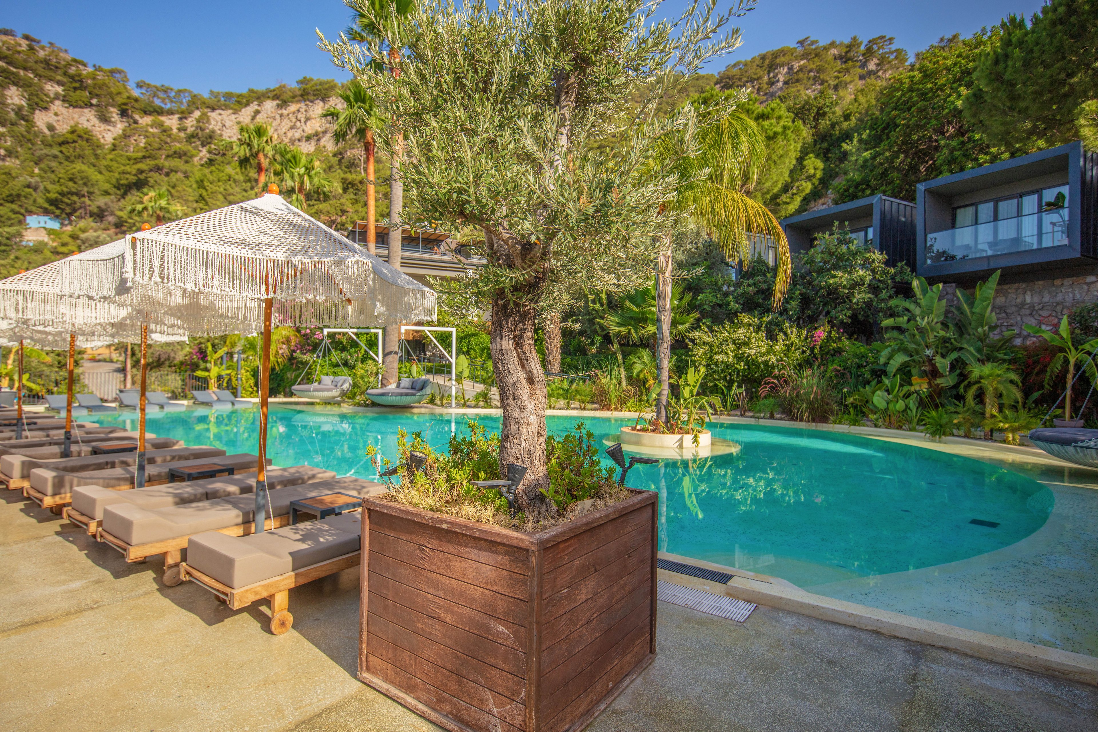 Morina Deluxe Hotel and Suites