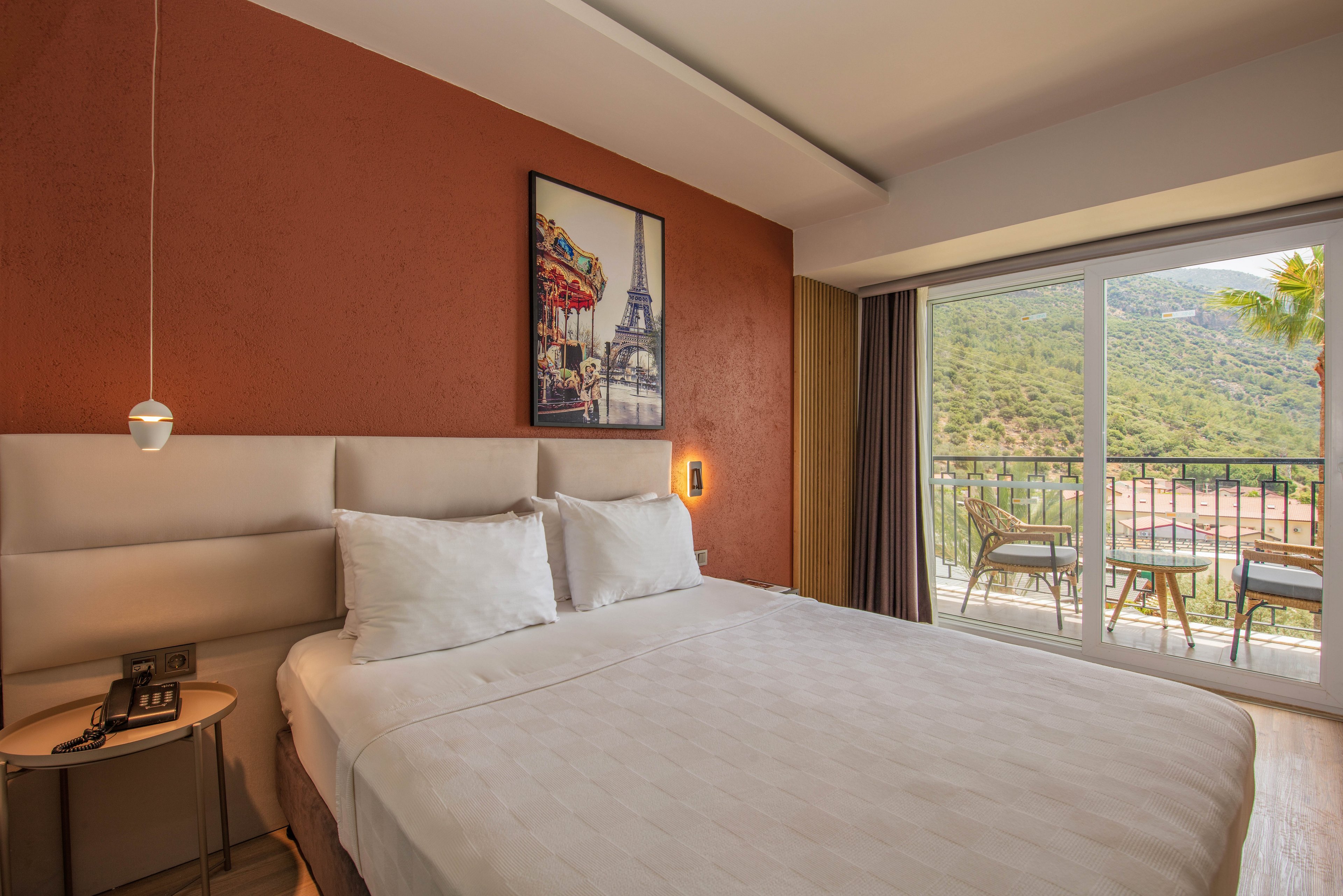 Morina Deluxe Hotel and Suites