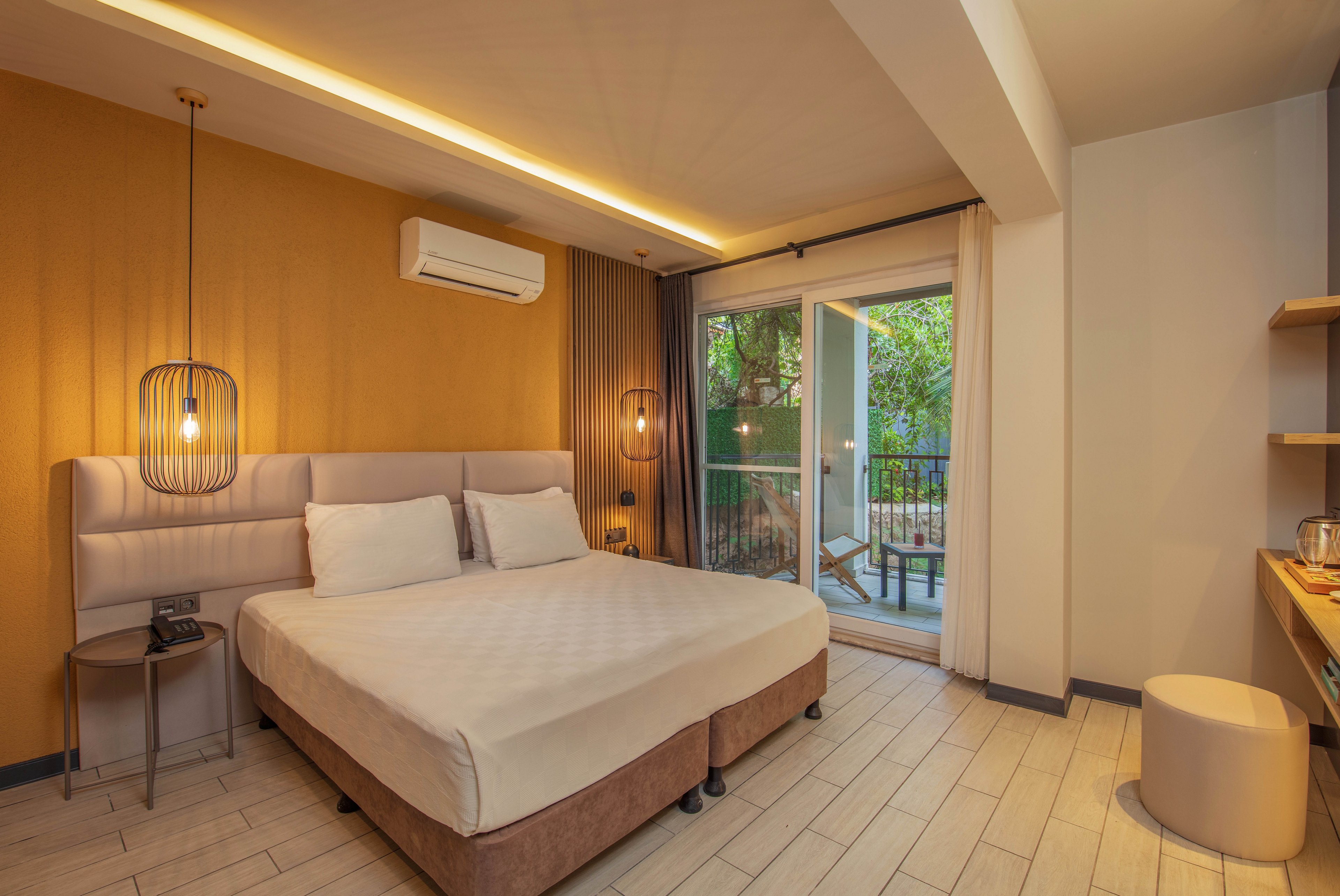 Morina Deluxe Hotel and Suites