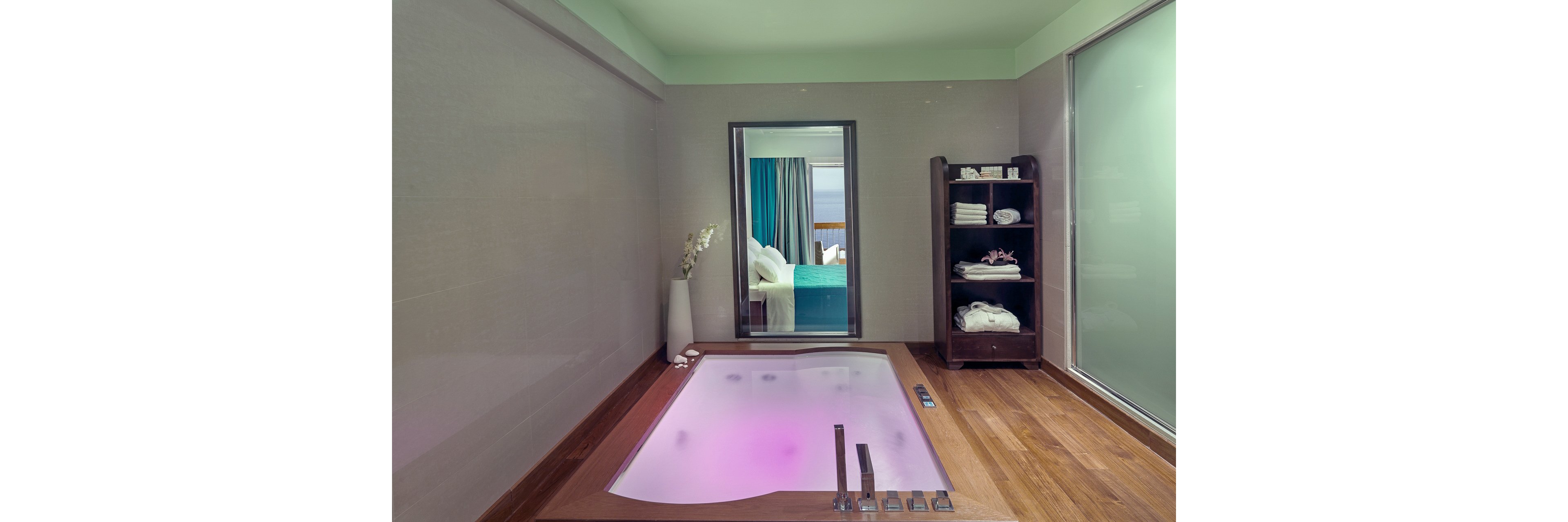 Louis Apostolata Island Resort & Spa