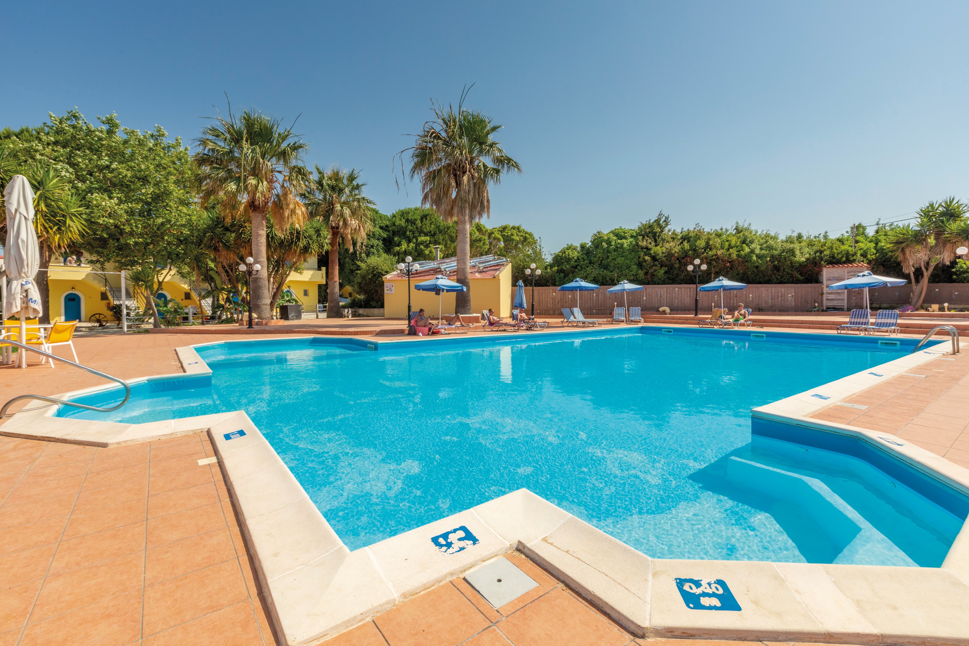 Ammes Hotel & Apartments