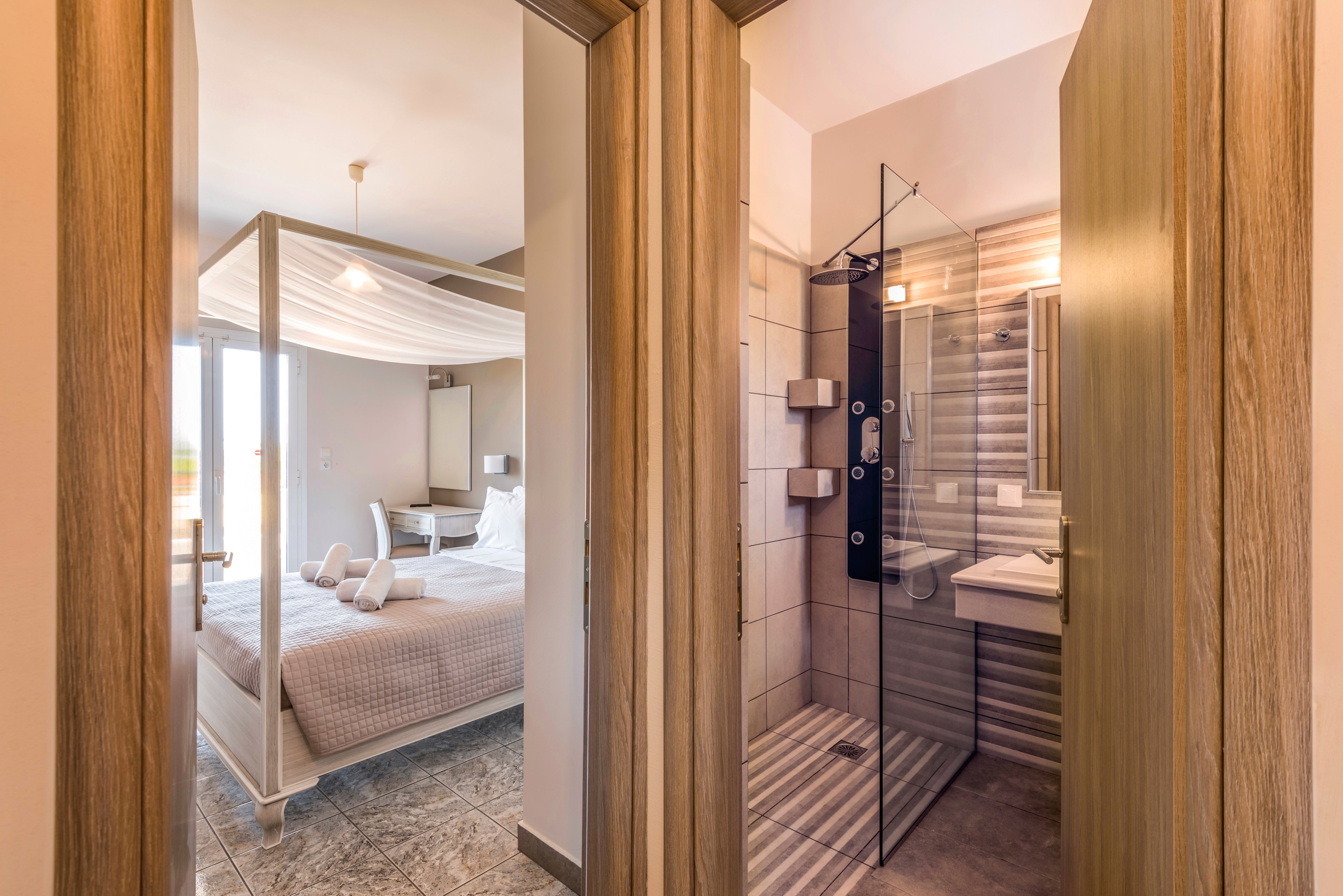 Philoxenia Studios & Apartments