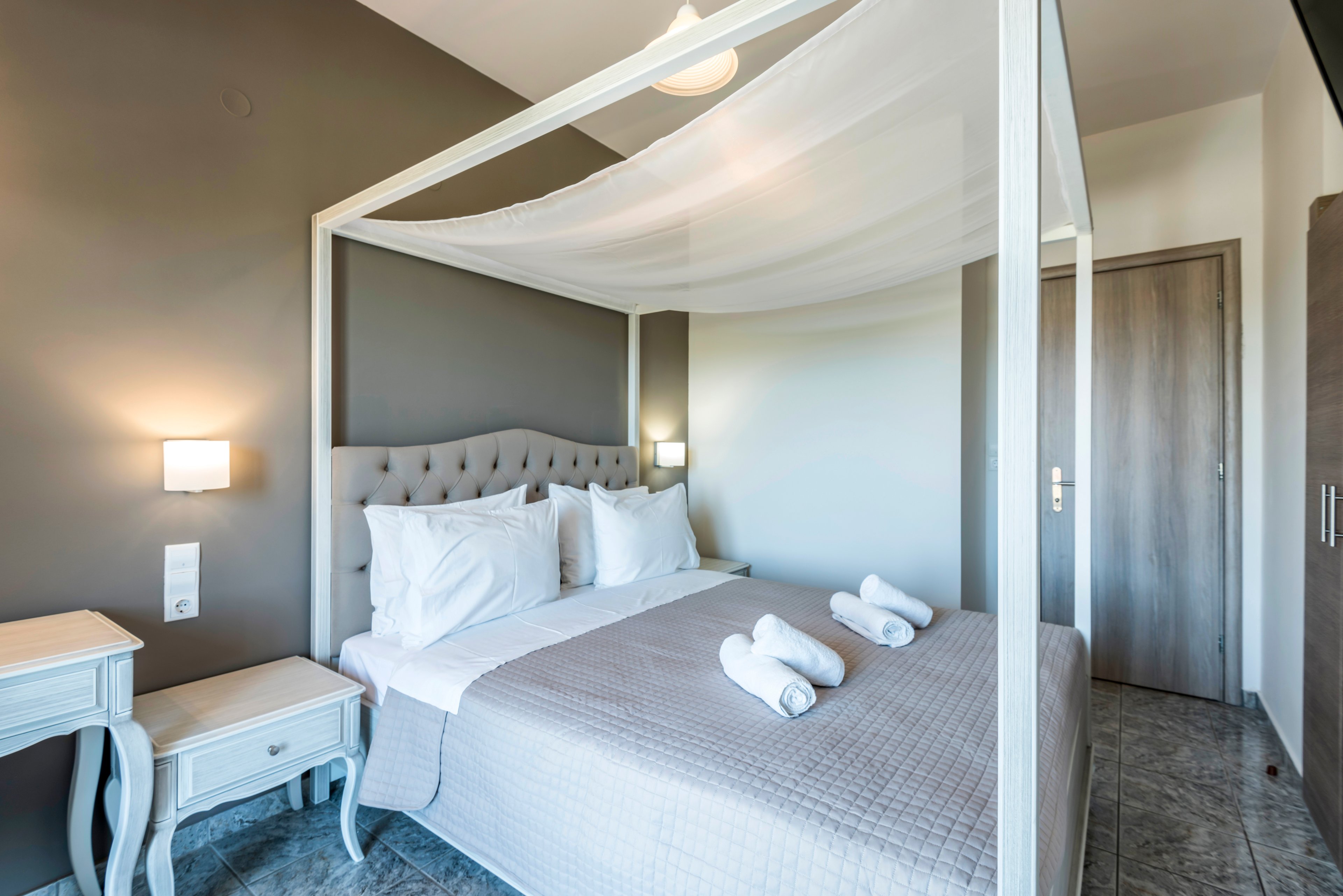 Philoxenia Studios & Apartments