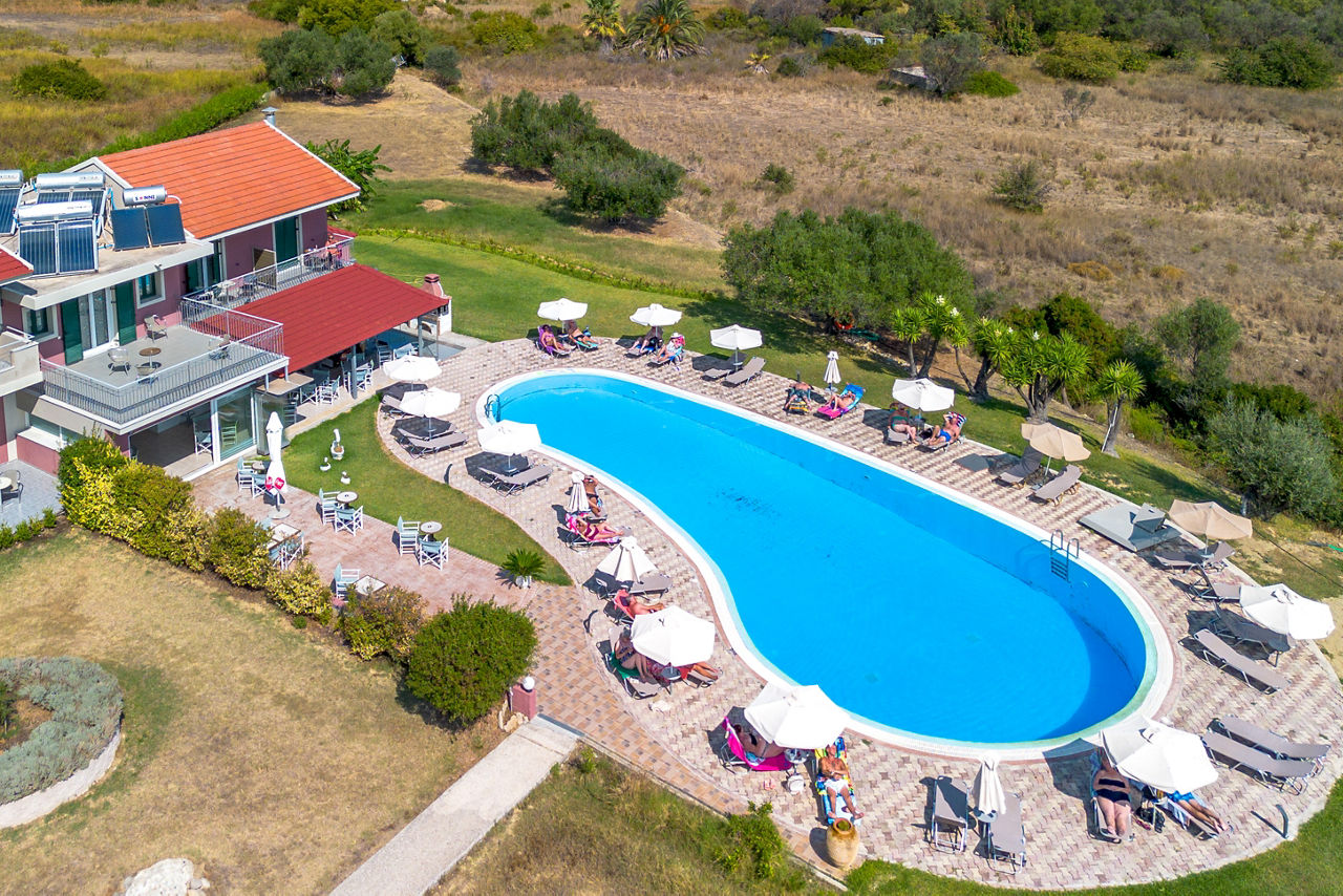 Philoxenia Studios & Apartments