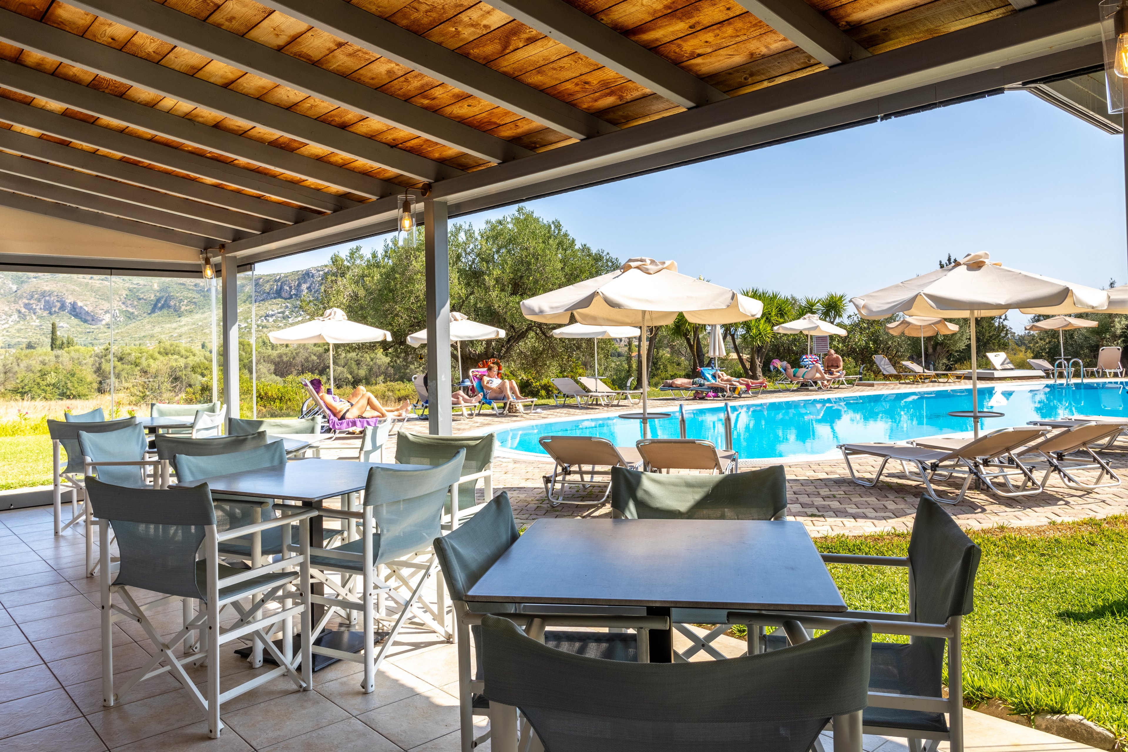 Philoxenia Studios & Apartments