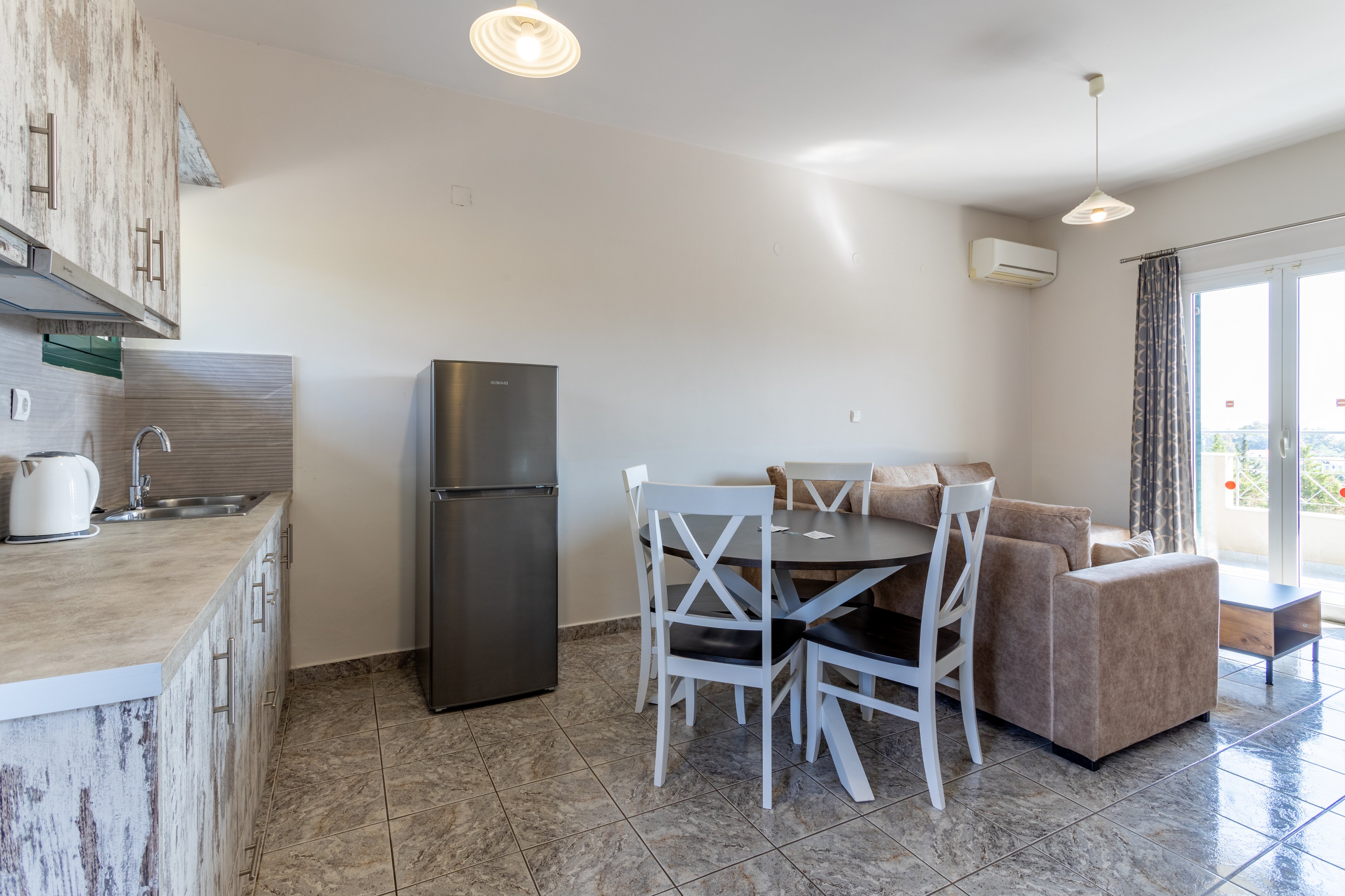 Philoxenia Studios & Apartments