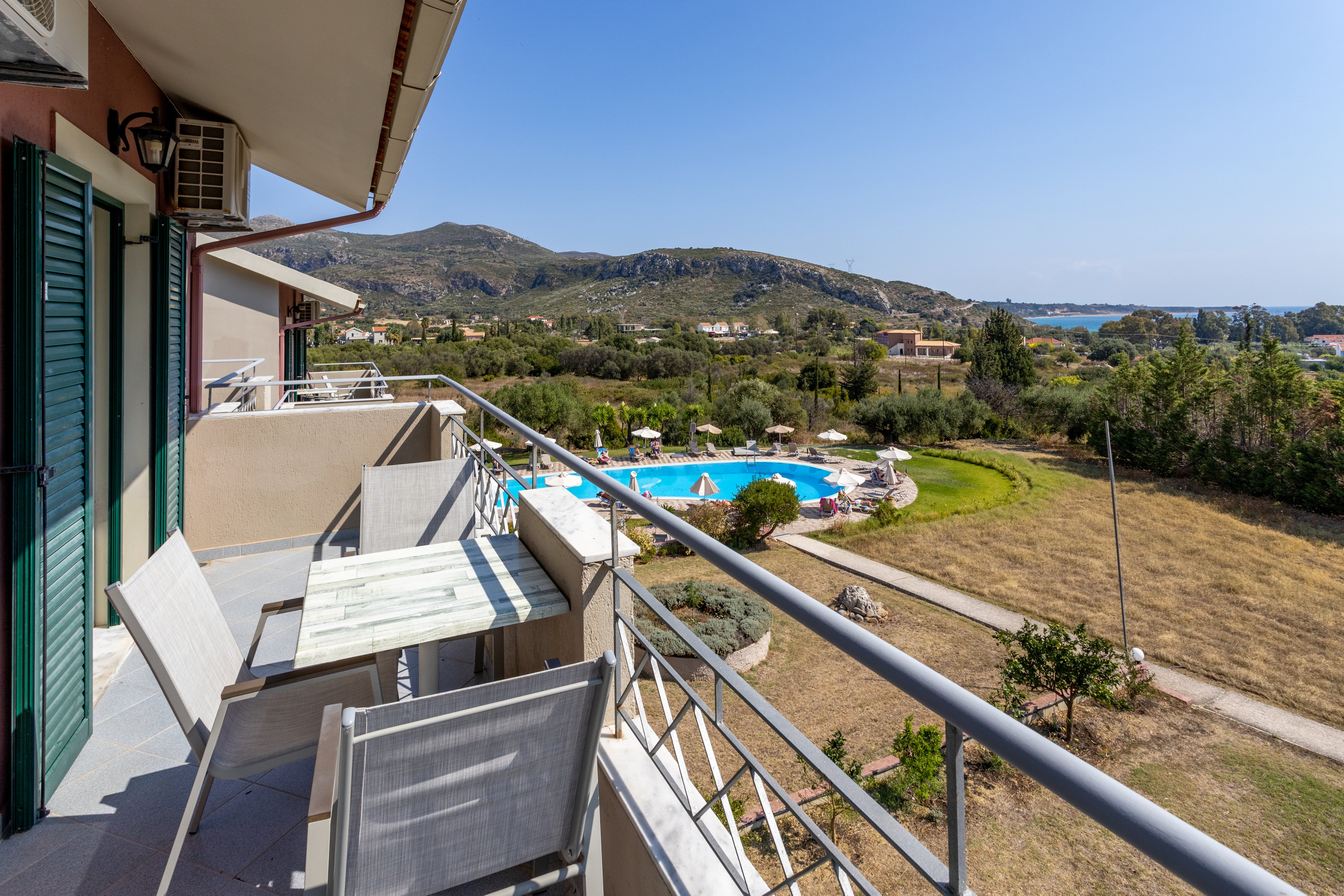 Philoxenia Studios & Apartments