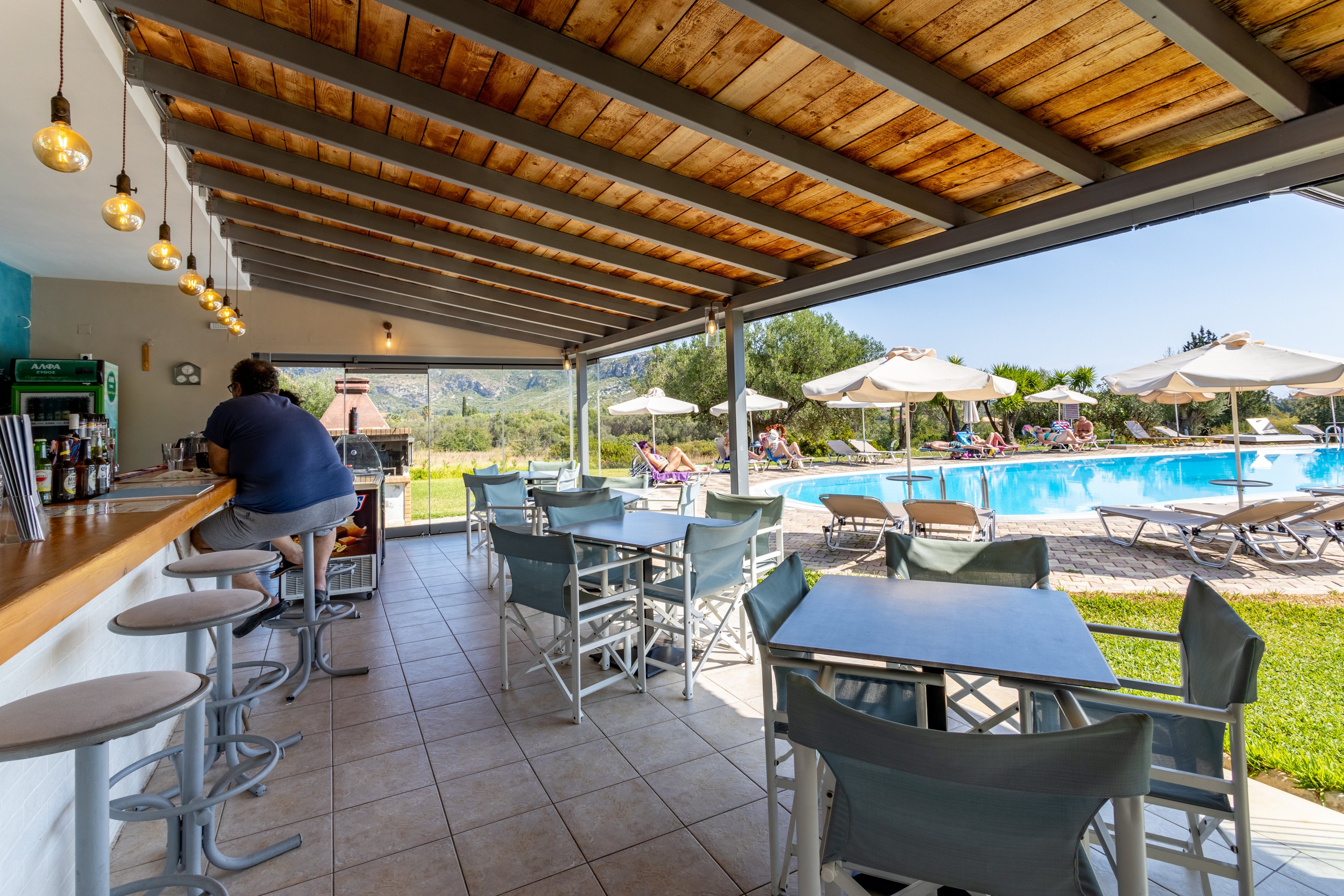 Philoxenia Studios & Apartments