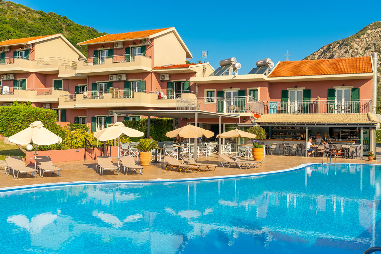Philoxenia Studios & Apartments