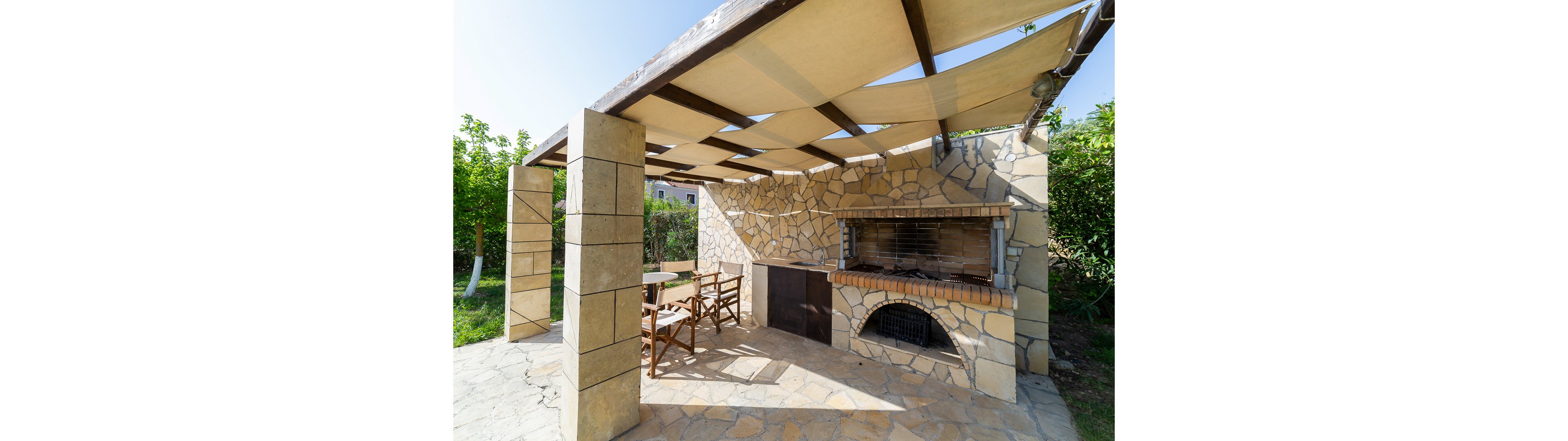 Apolafsi Studios & Apartments