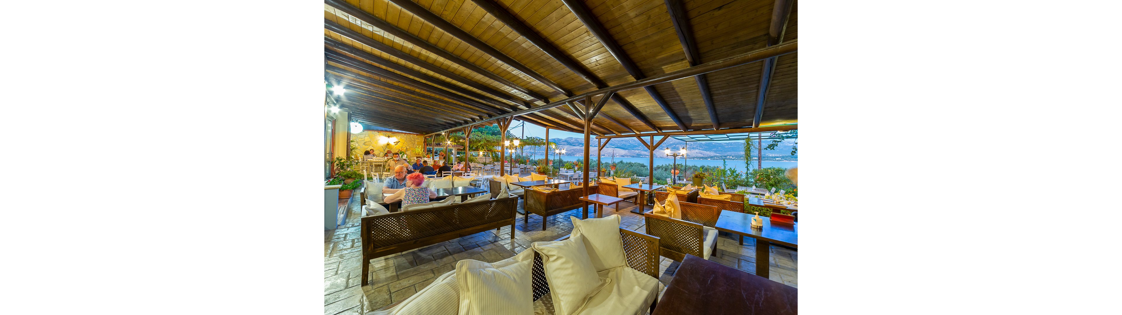 Apolafsi Studios & Apartments