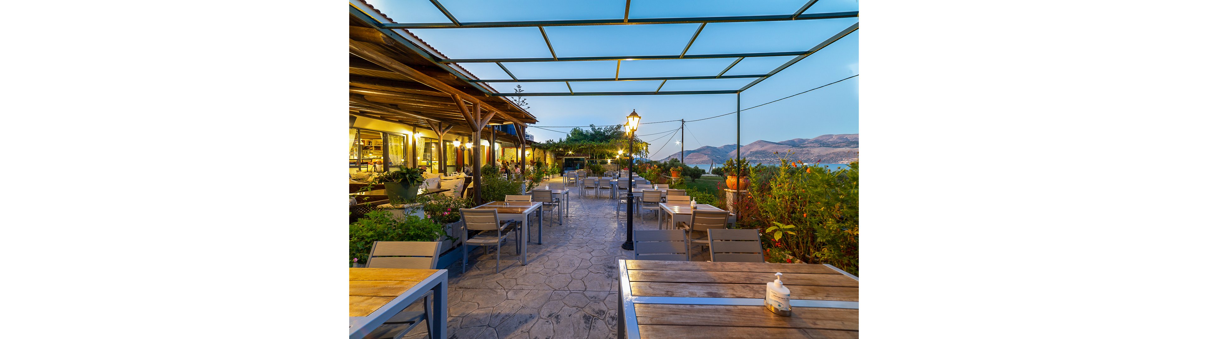 Apolafsi Studios & Apartments