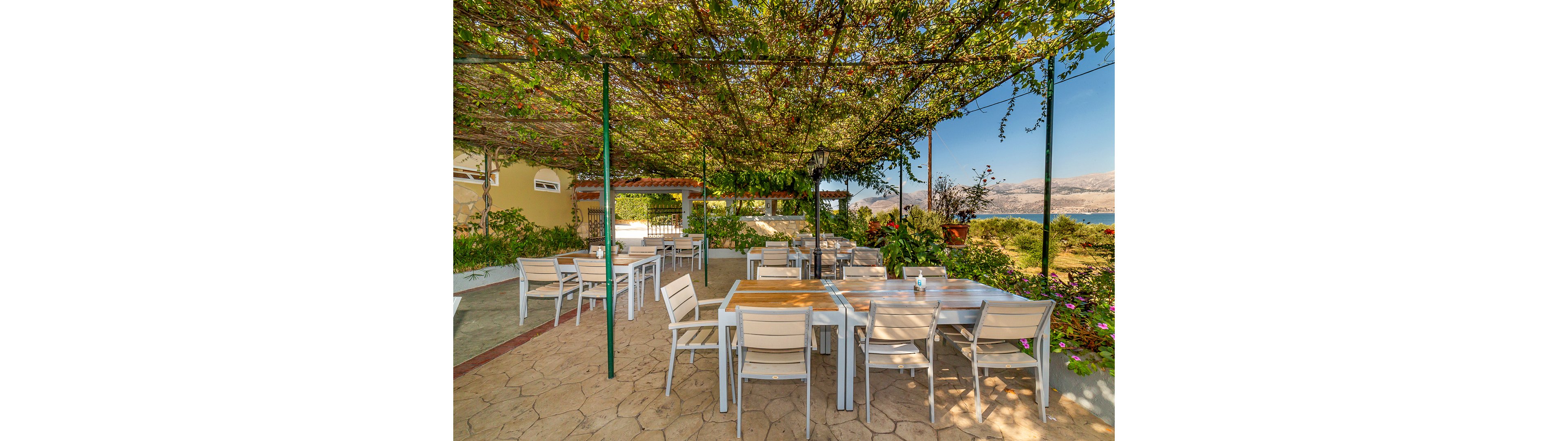 Apolafsi Studios & Apartments