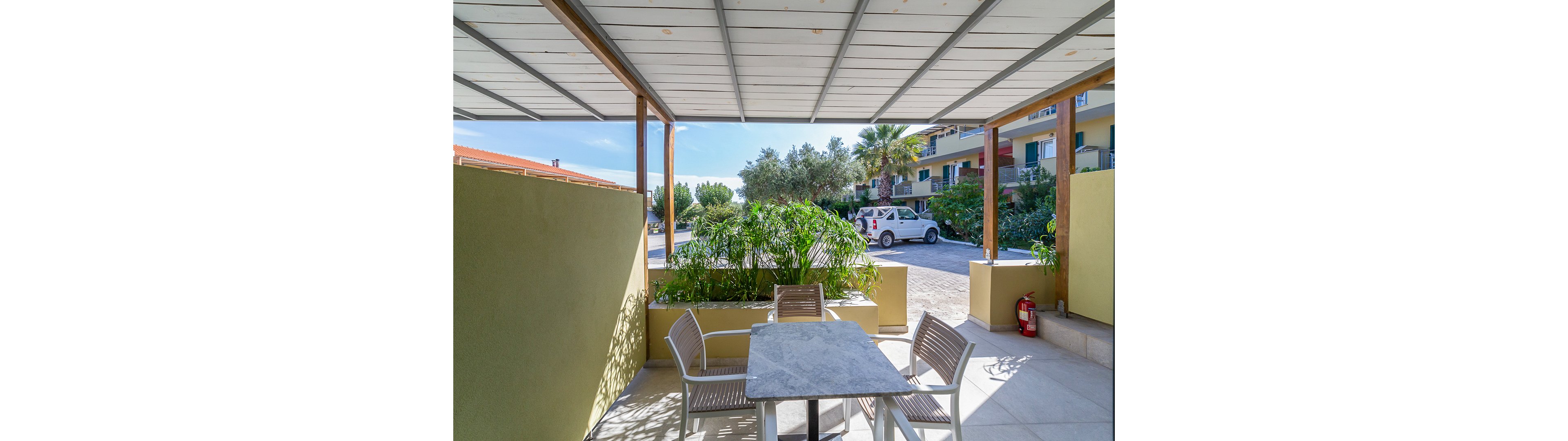 Apolafsi Studios & Apartments