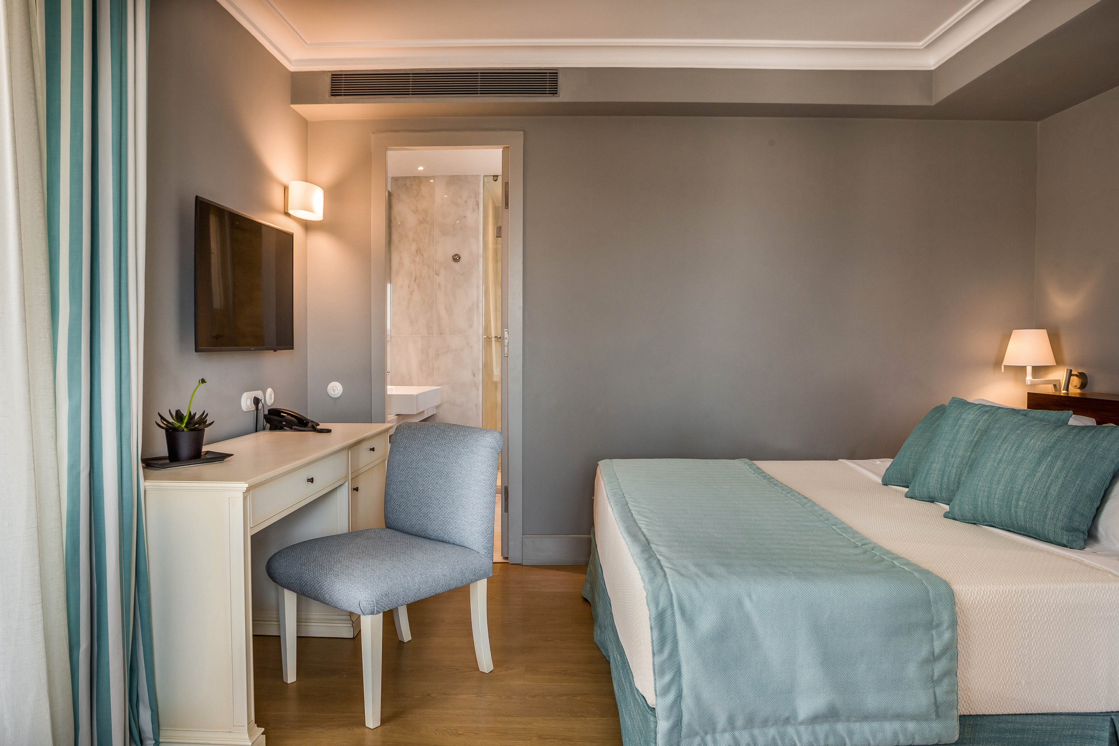 Aenos Hotel