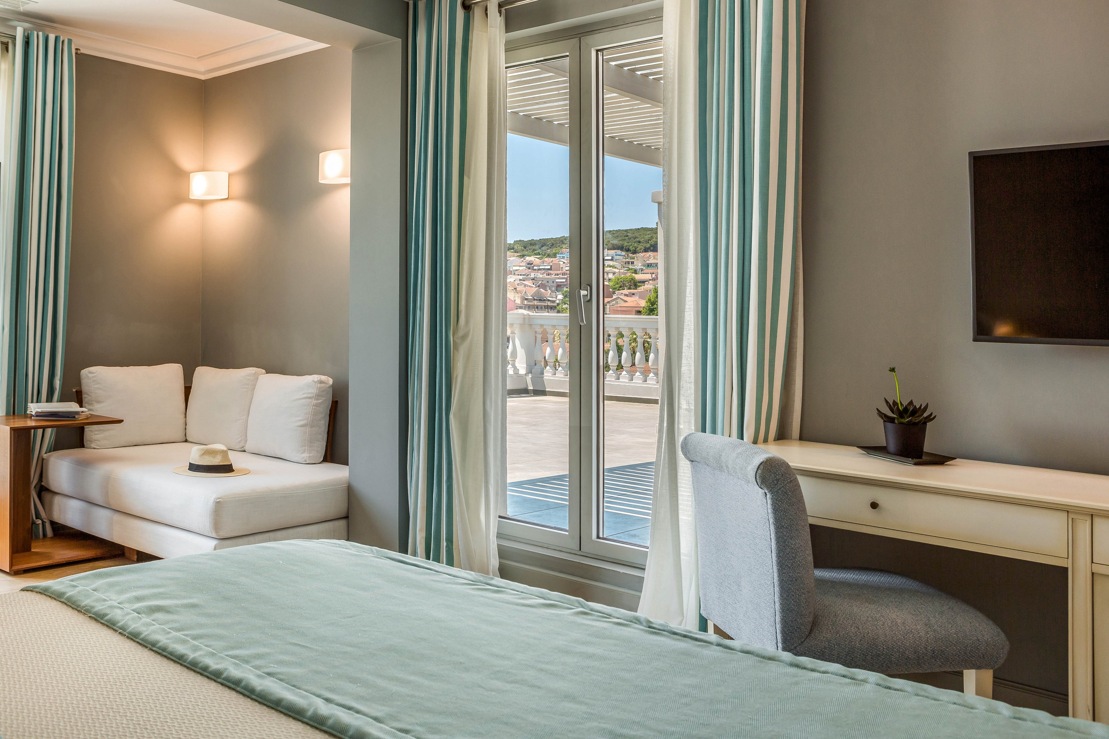 Aenos Hotel