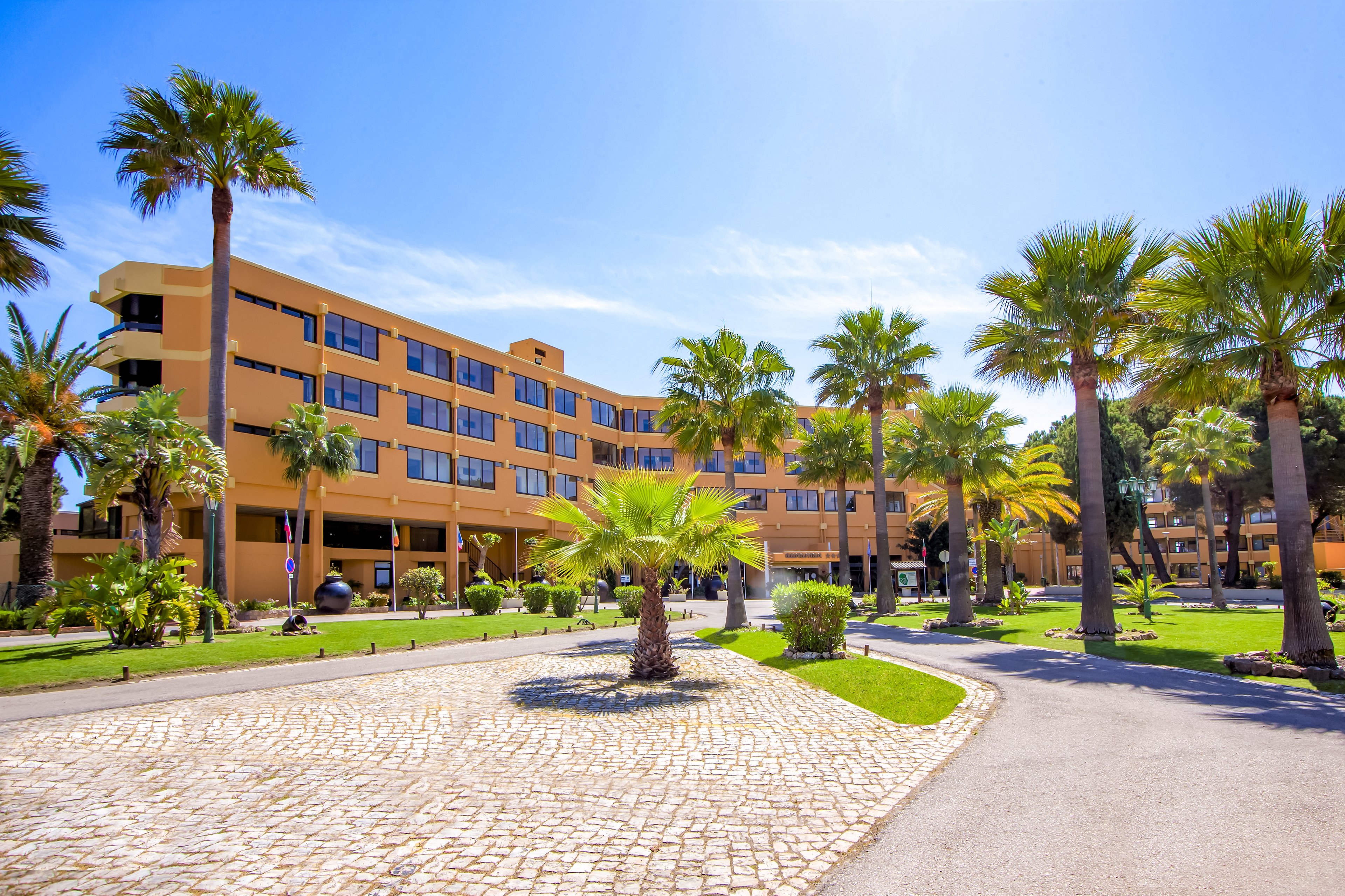 Auramar Beach Resort