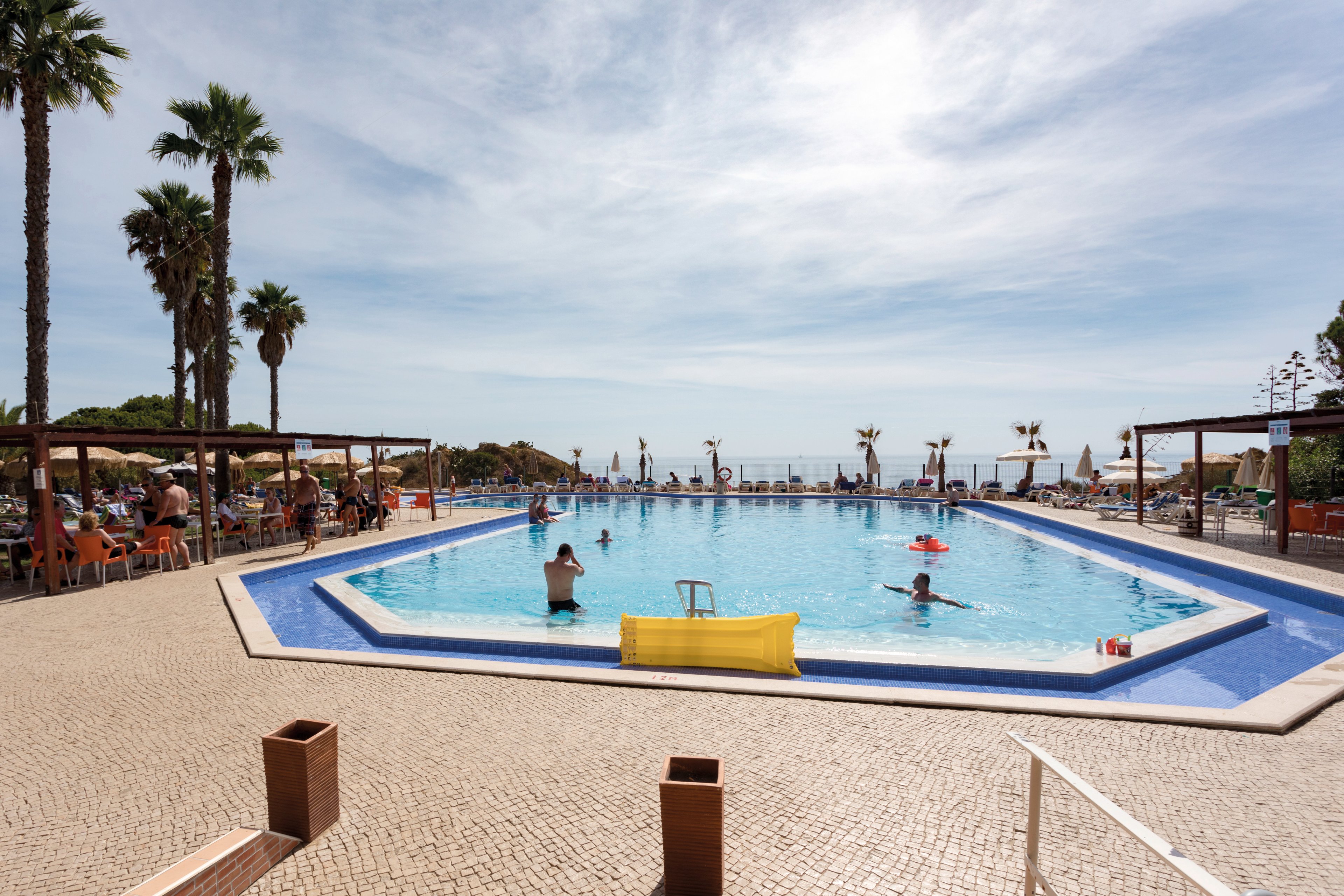 Auramar Beach Resort