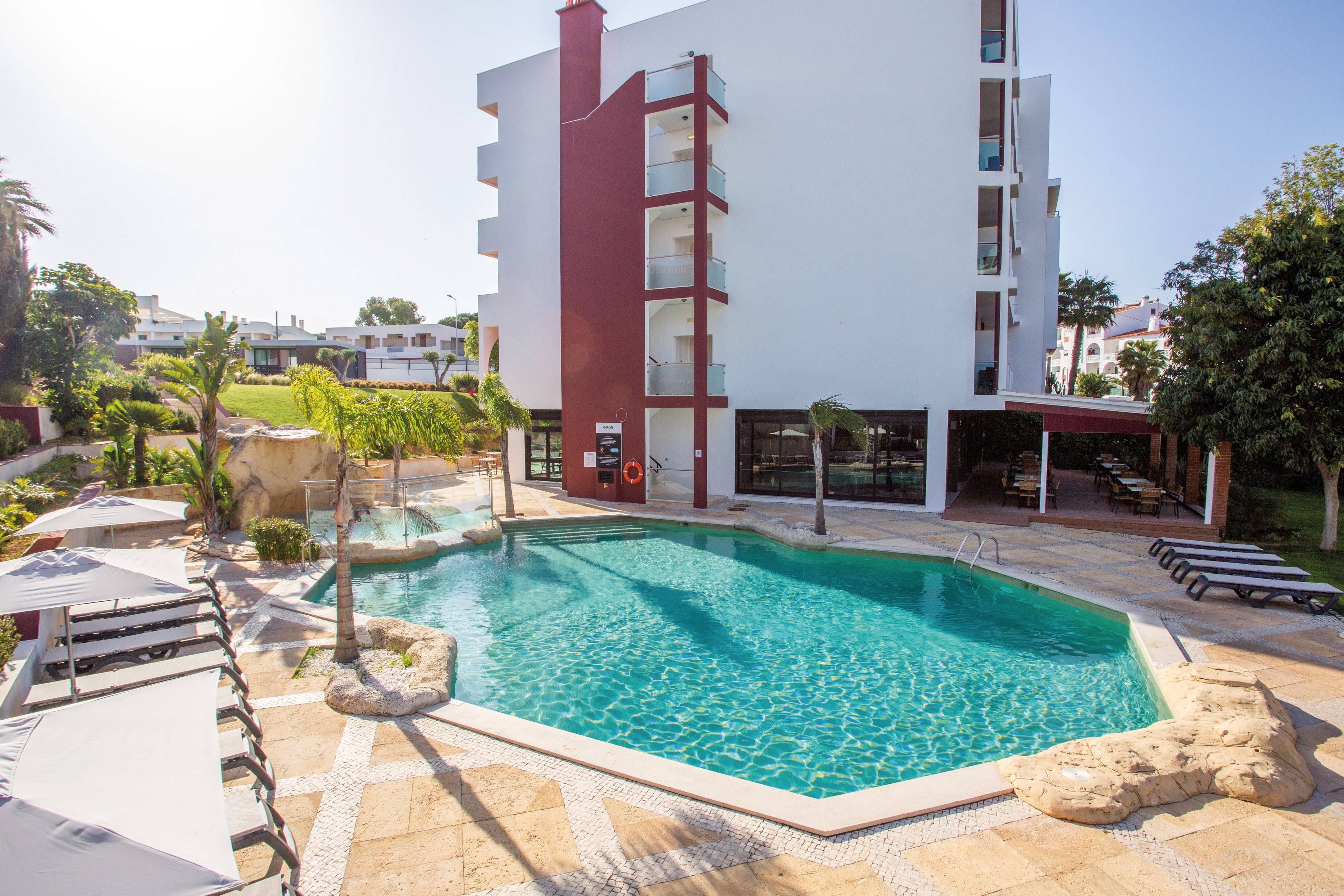 Topazio Vibe Beach Hotel & Apartments