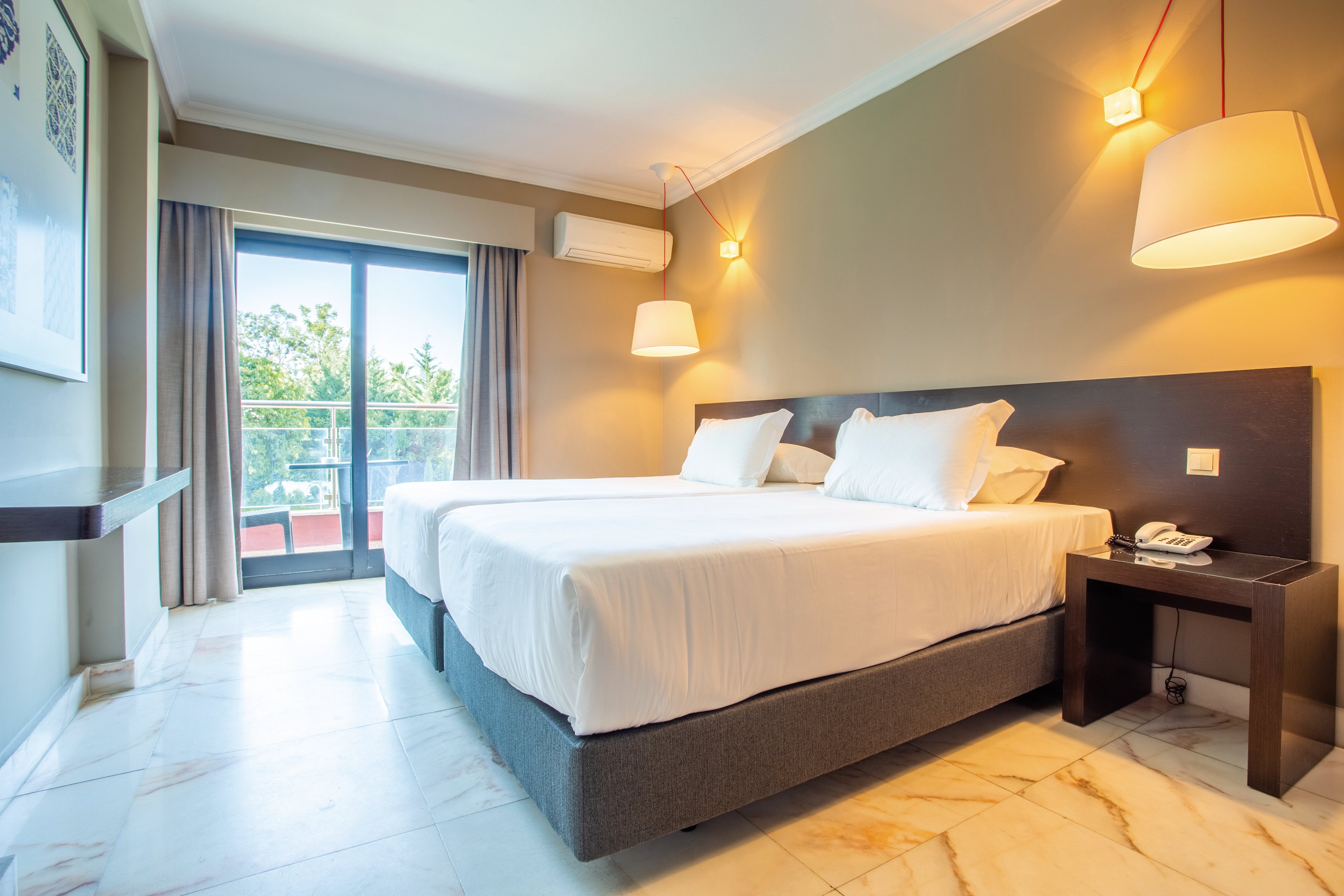 Topazio Vibe Beach Hotel & Apartments