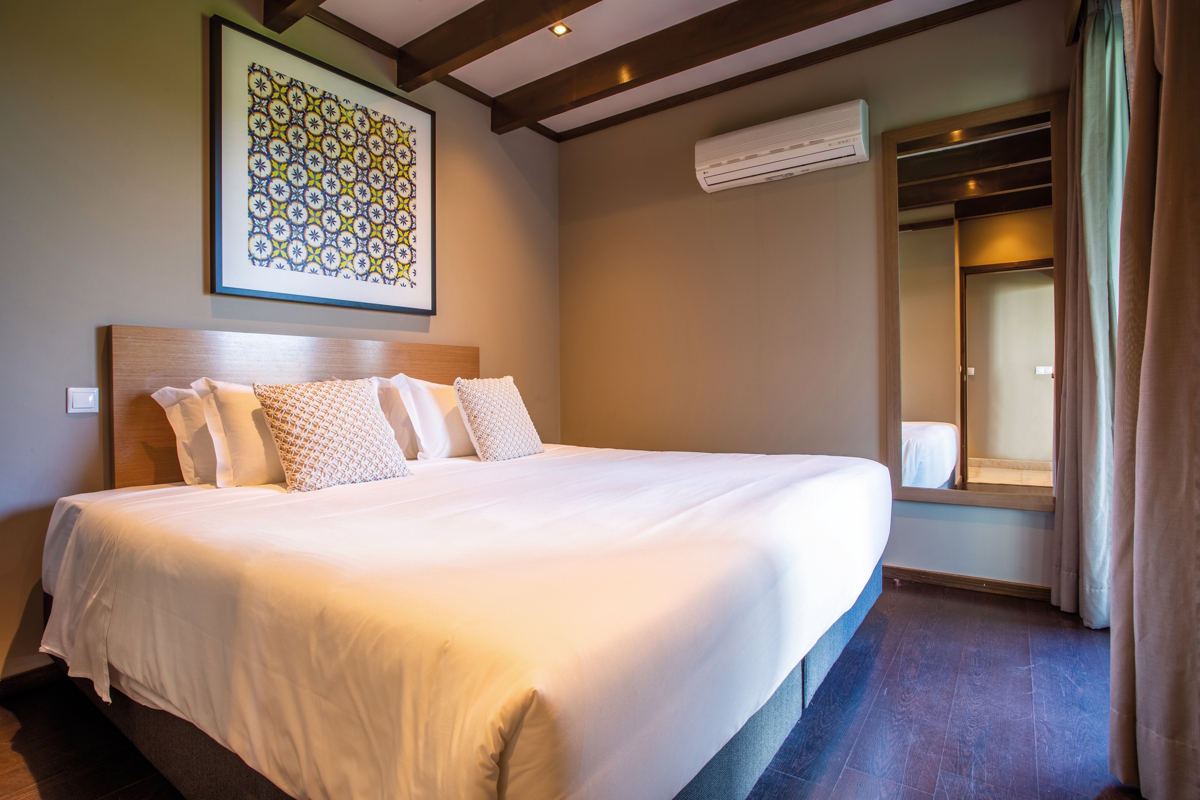 Topazio Vibe Beach Hotel & Apartments