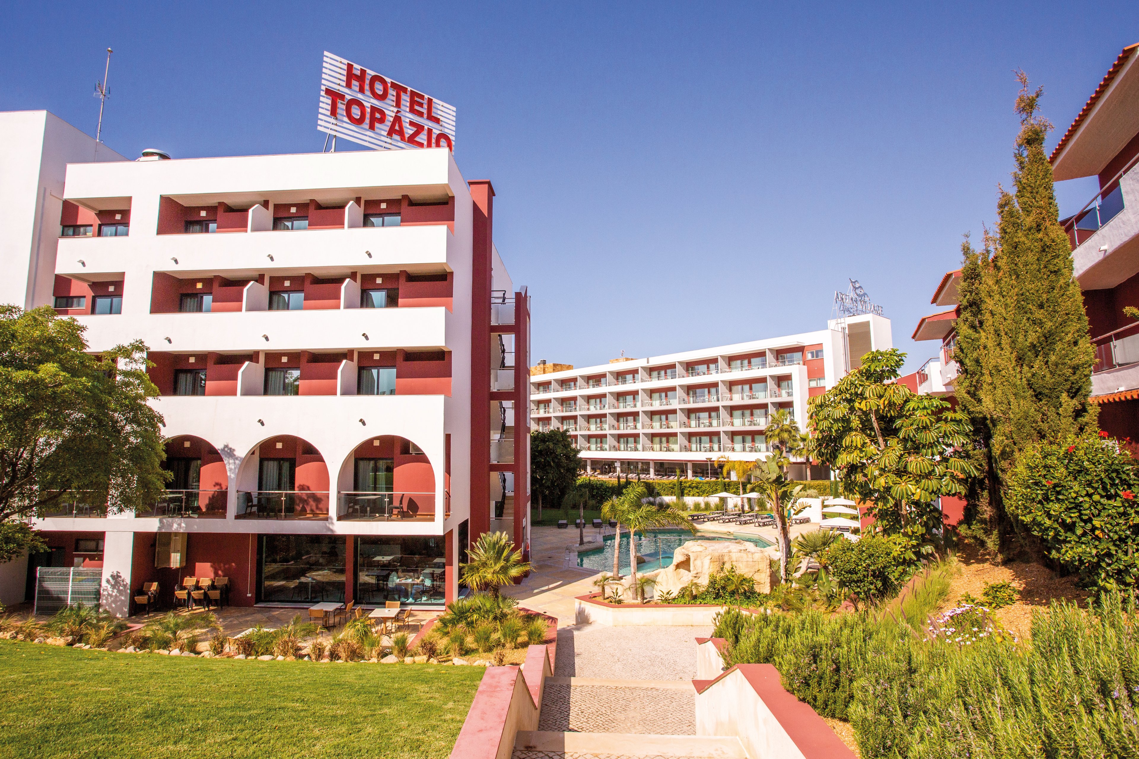 Topazio Vibe Beach Hotel & Apartments