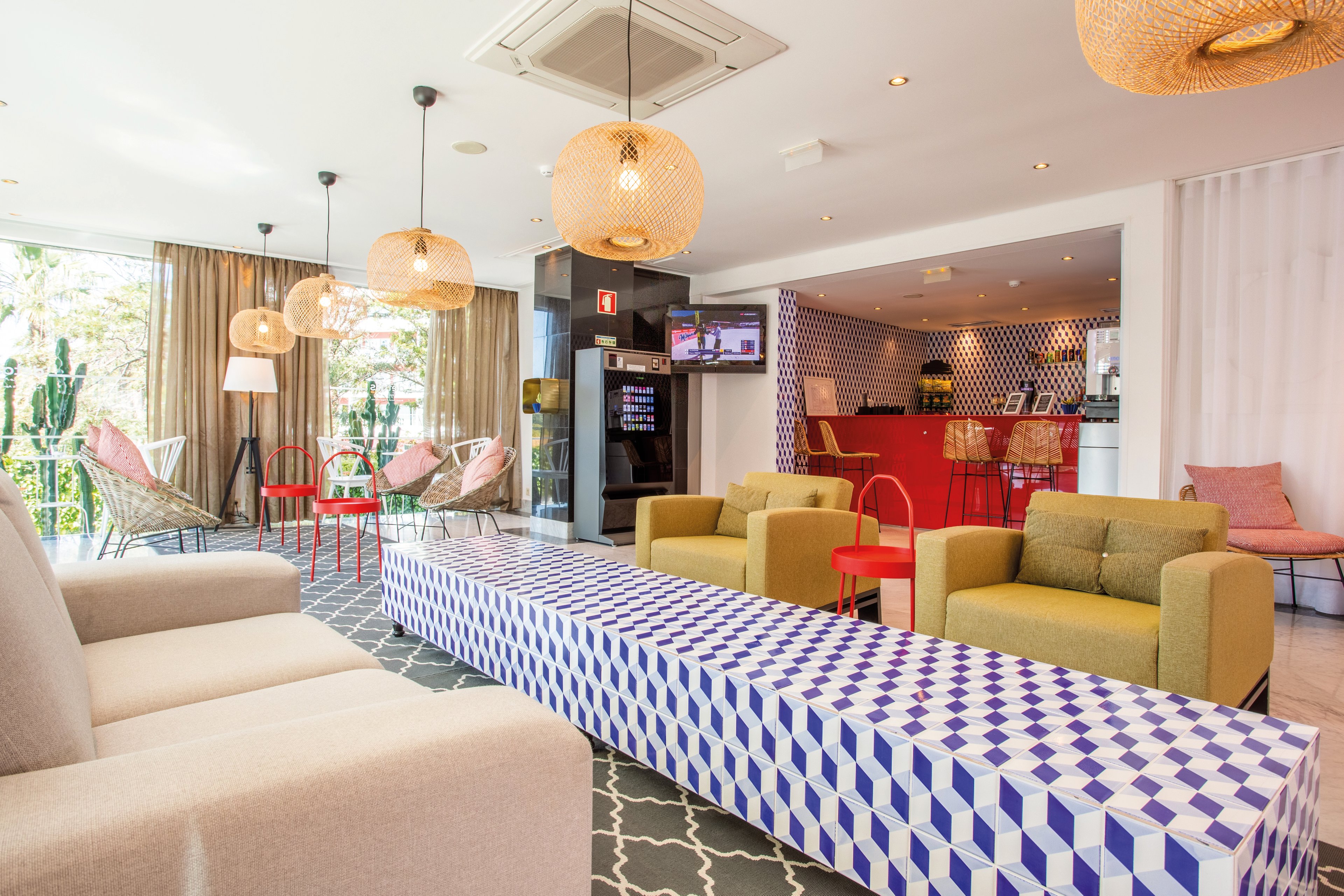 Topazio Vibe Beach Hotel & Apartments