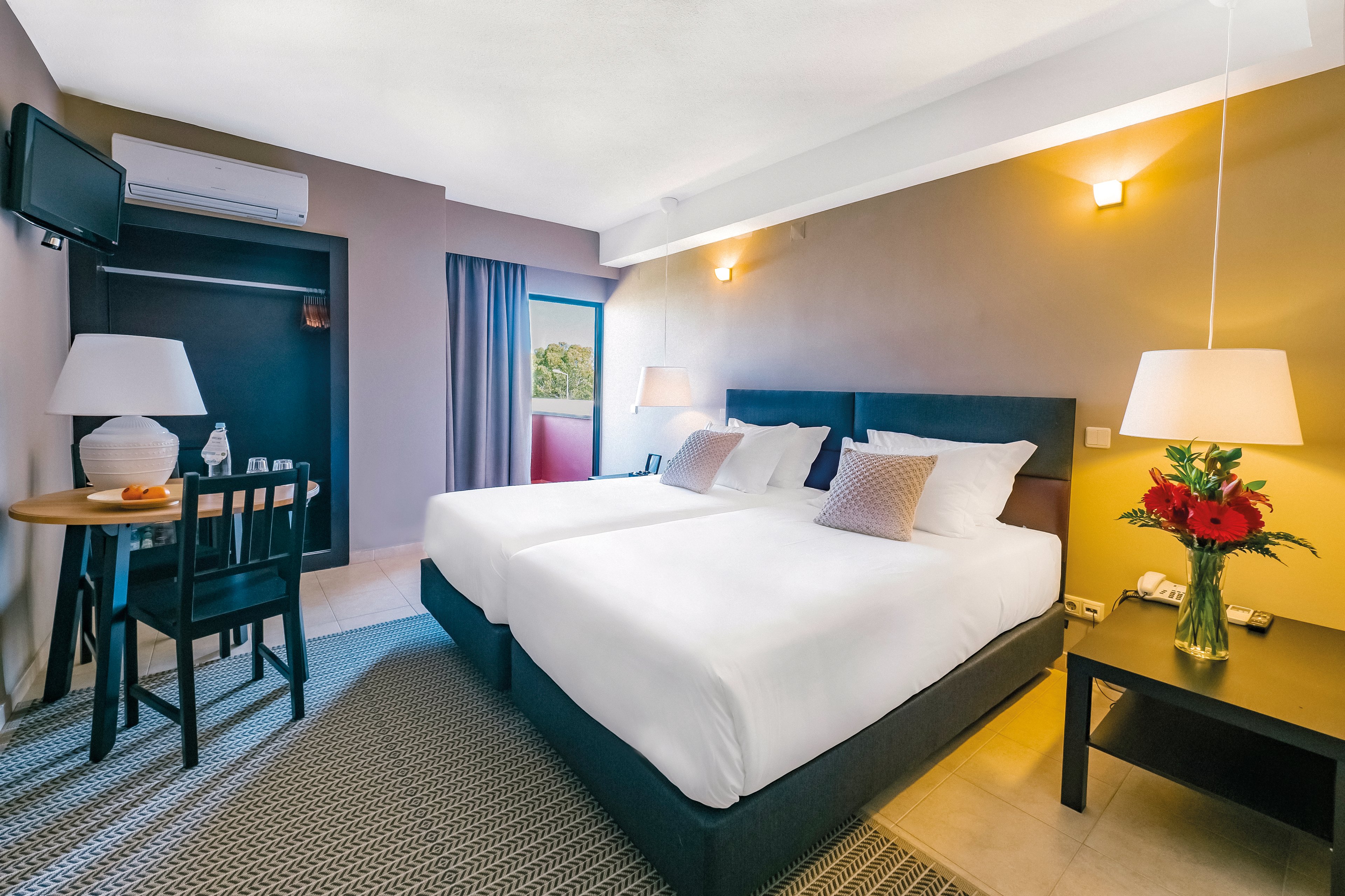 Topazio Vibe Beach Hotel & Apartments