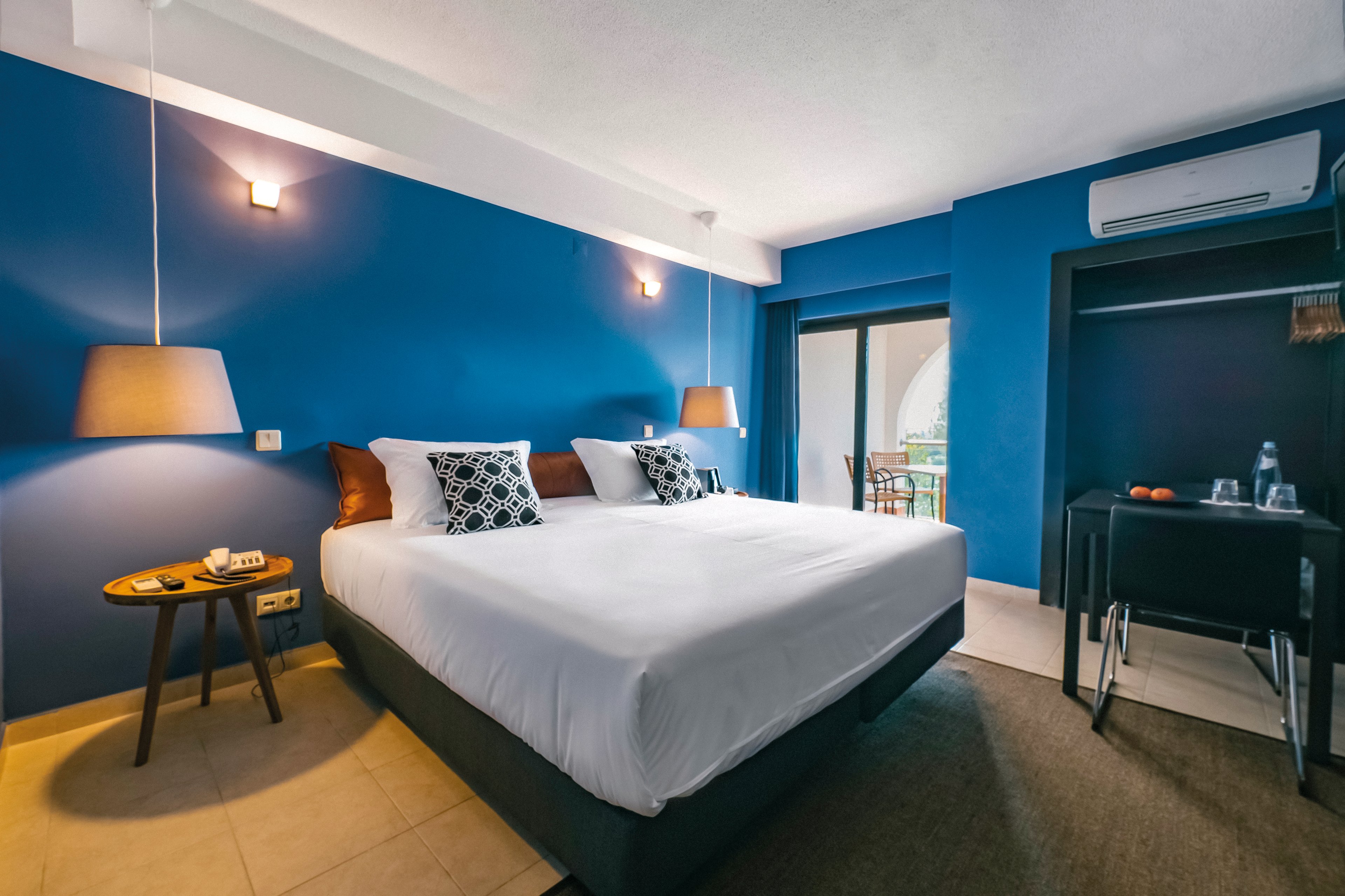 Topazio Vibe Beach Hotel & Apartments