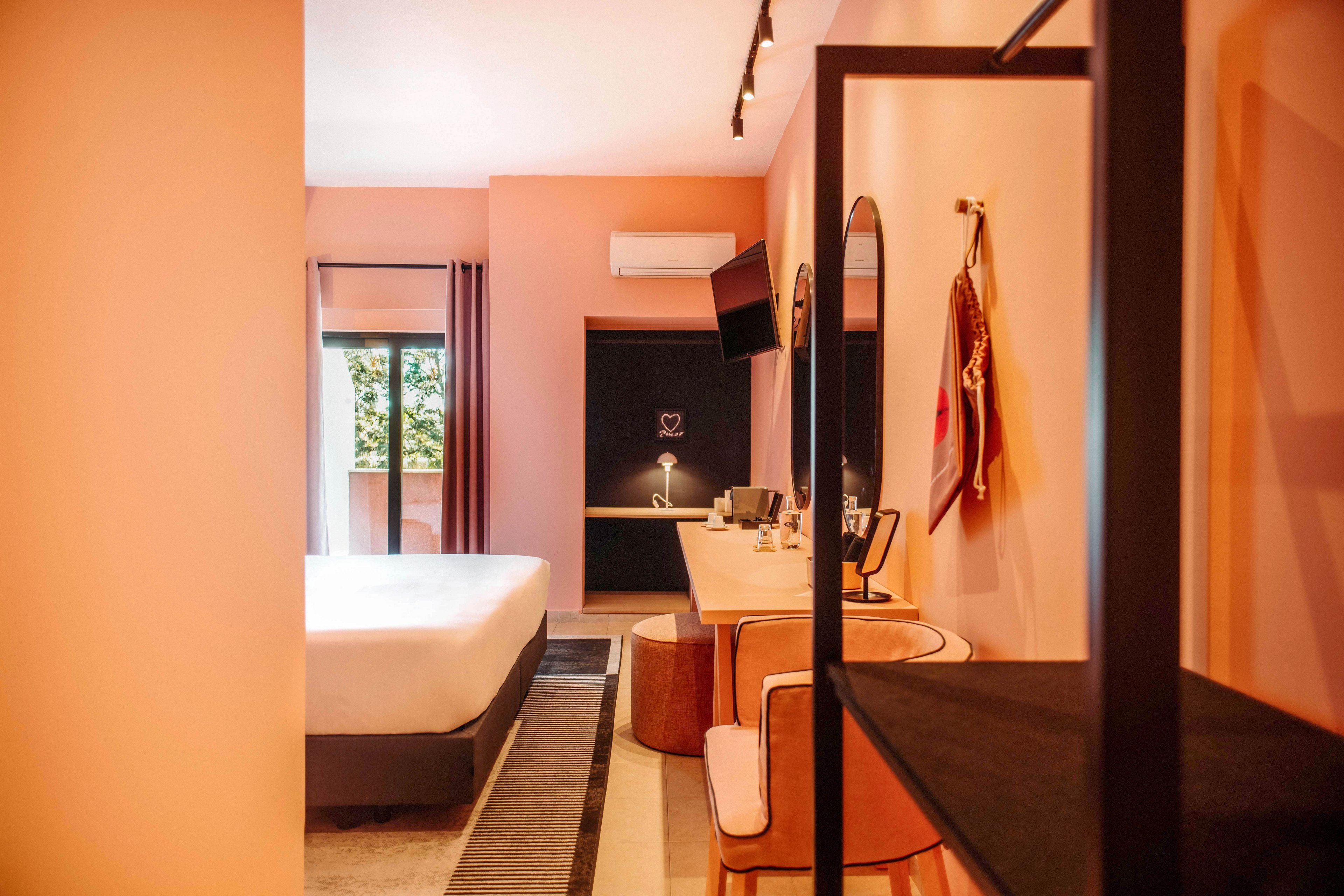 Topazio Vibe Beach Hotel & Apartments