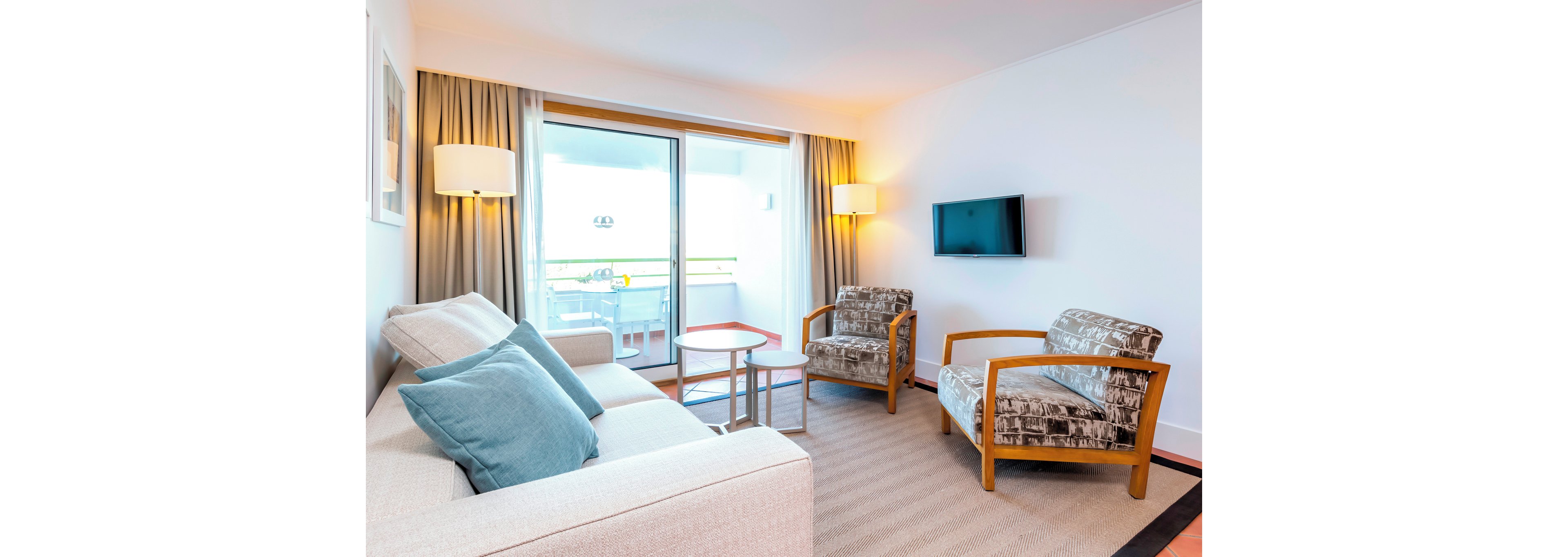 The Patio Suite Hotel with 5 Rounds of Golf Included