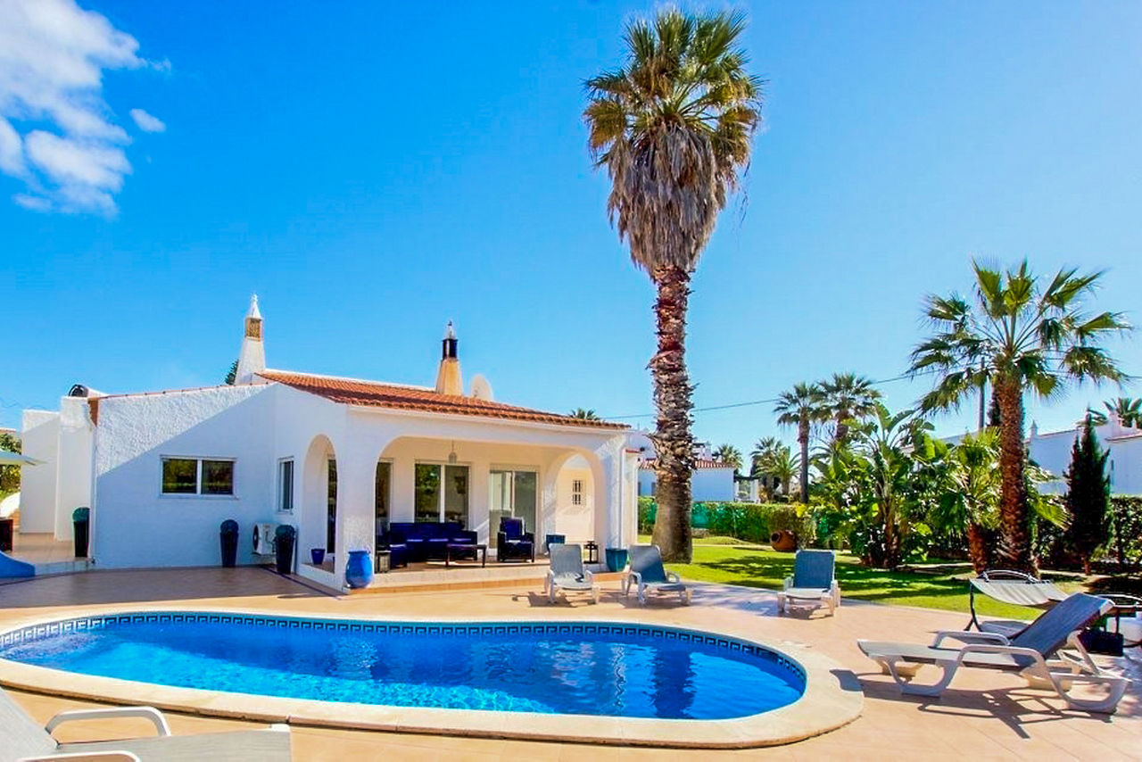 Villa Floresta 16 Centeanes