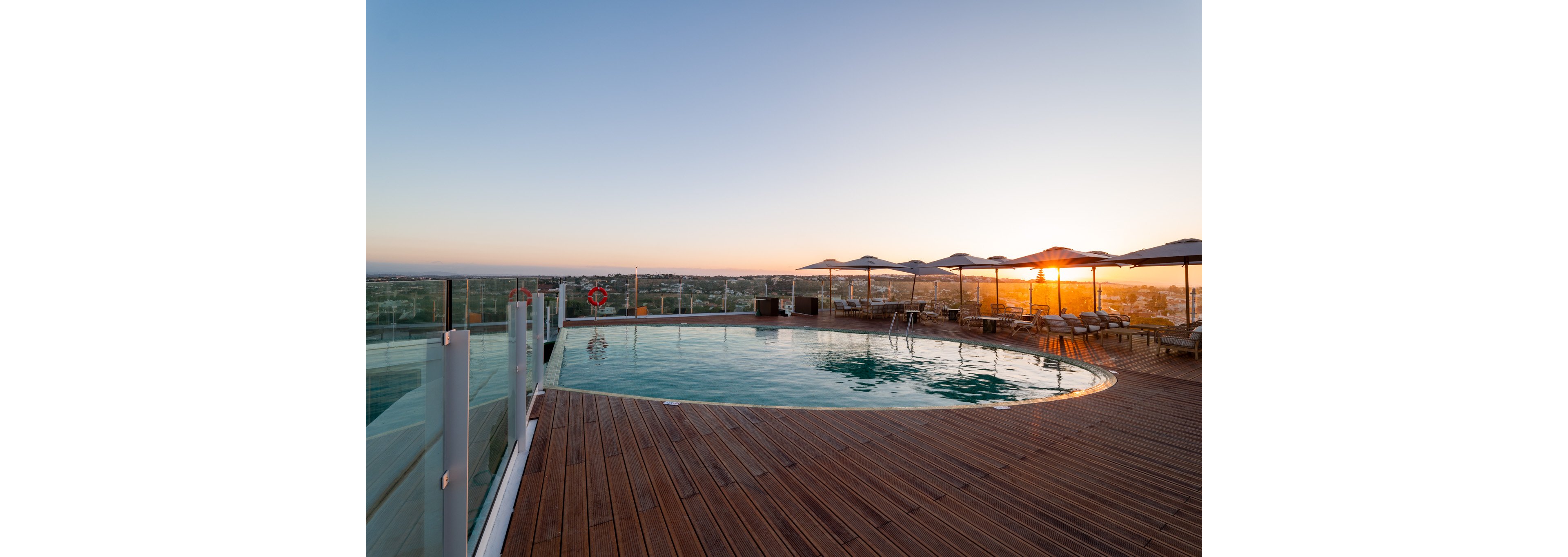 Castelo Suites Hotel