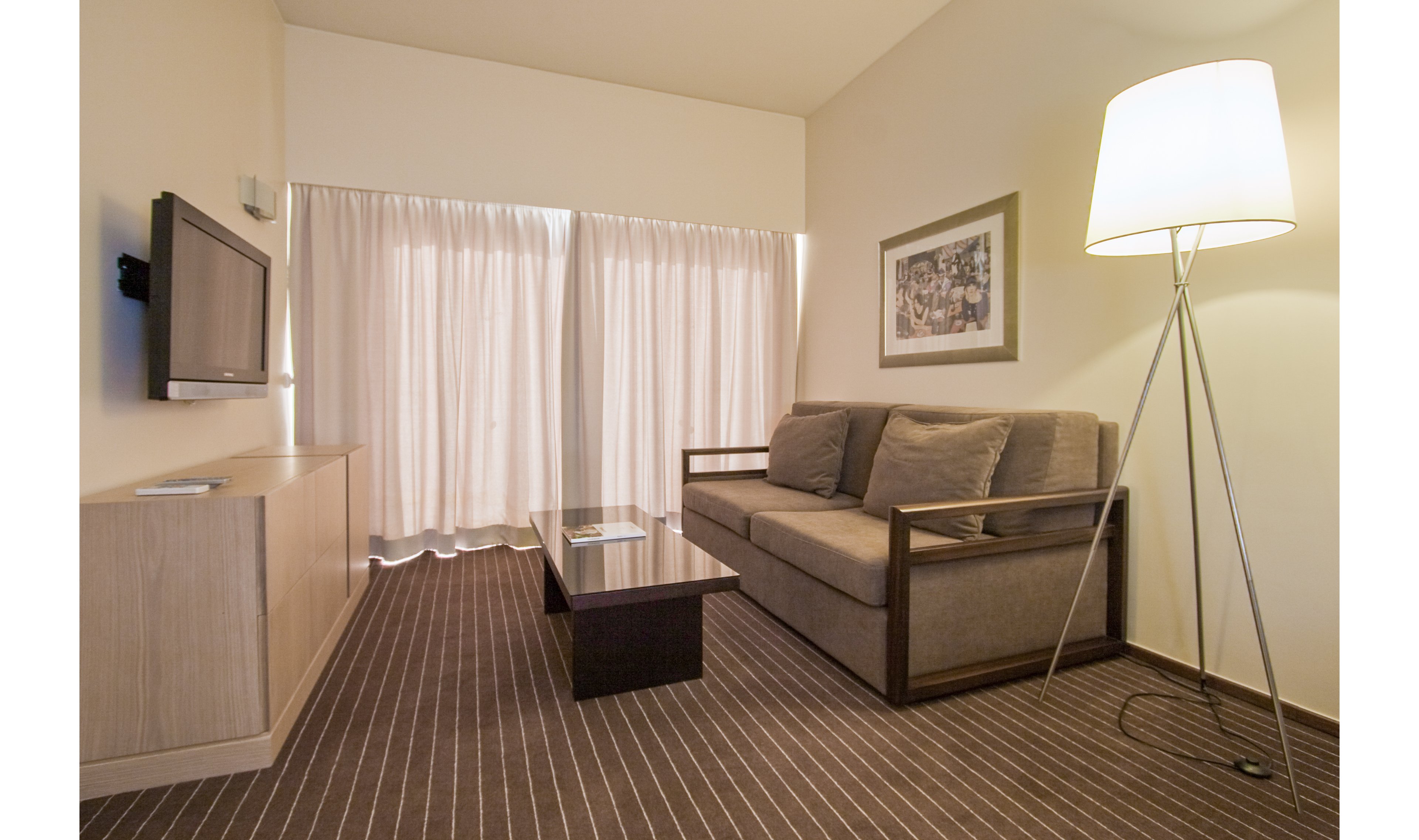 Girassol Suite Hotel