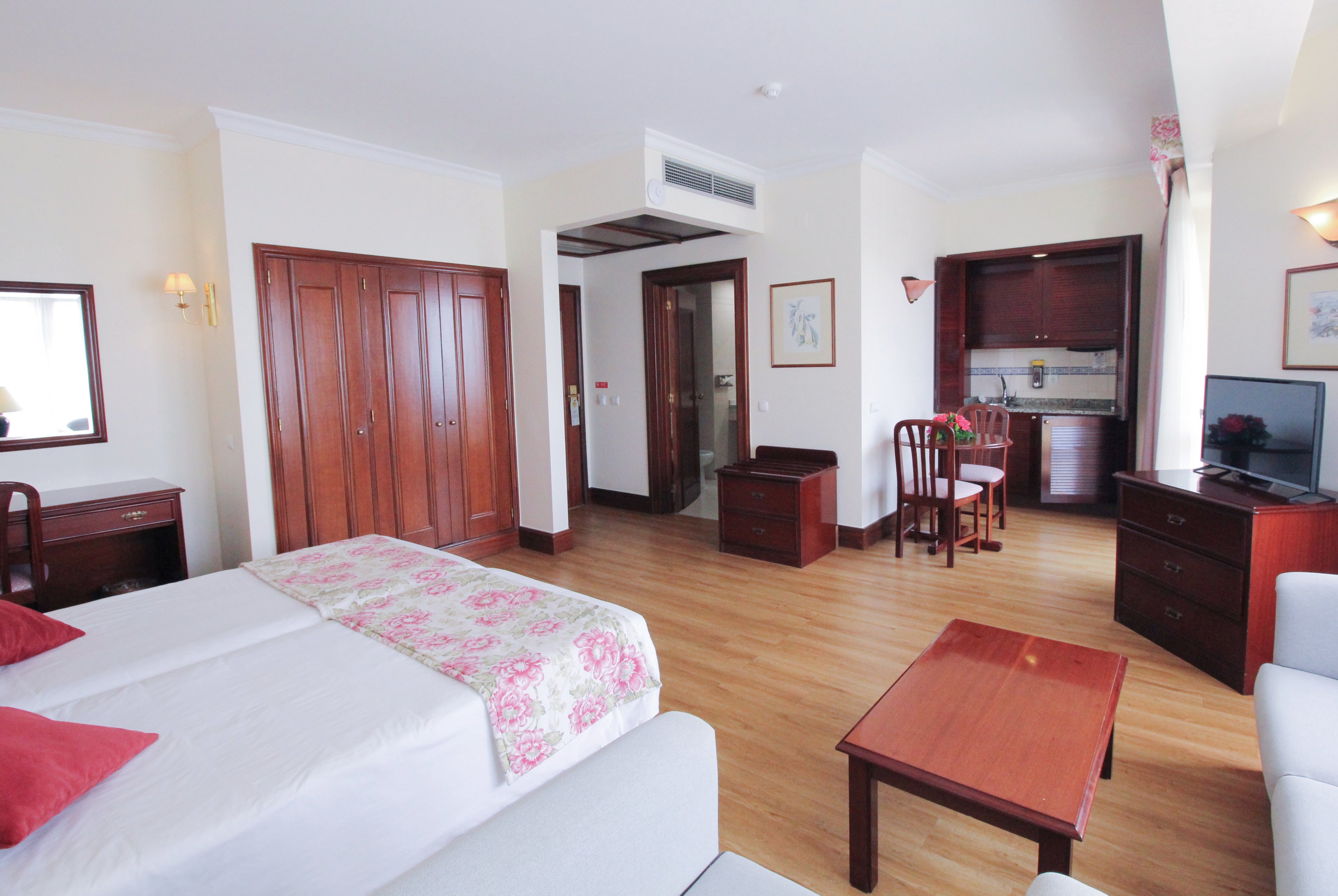 Jardins d'Ajuda Suite Hotel