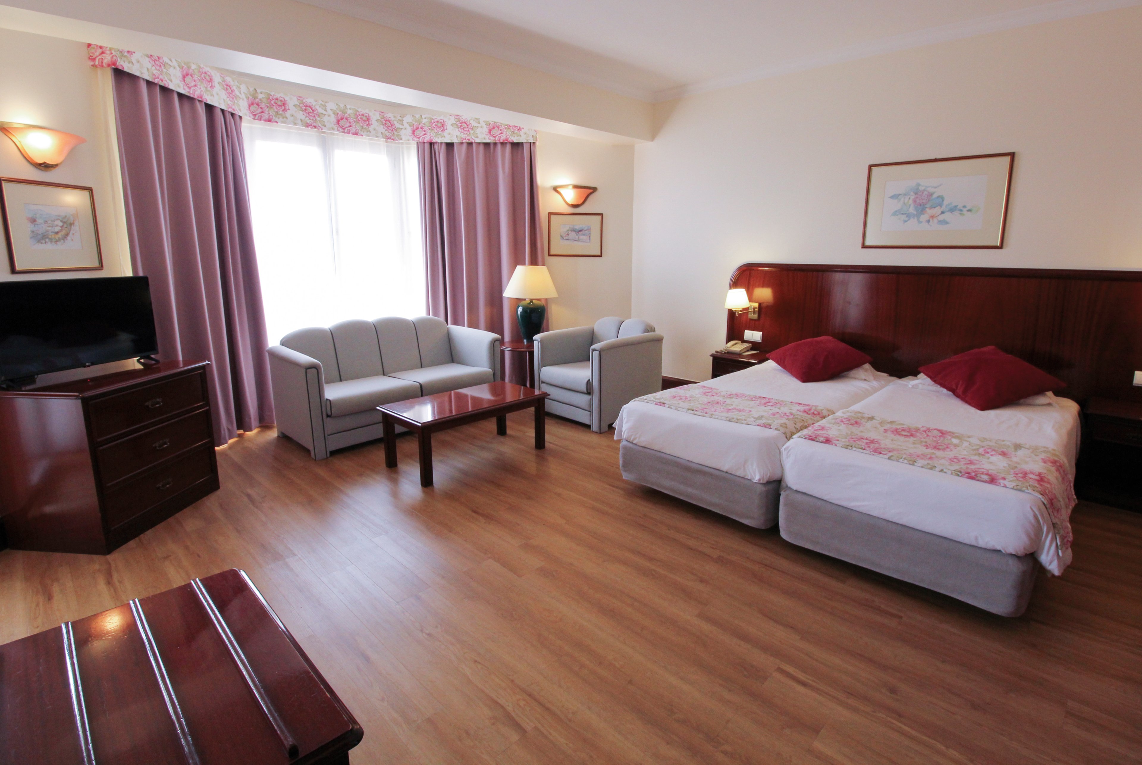 Jardins d'Ajuda Suite Hotel