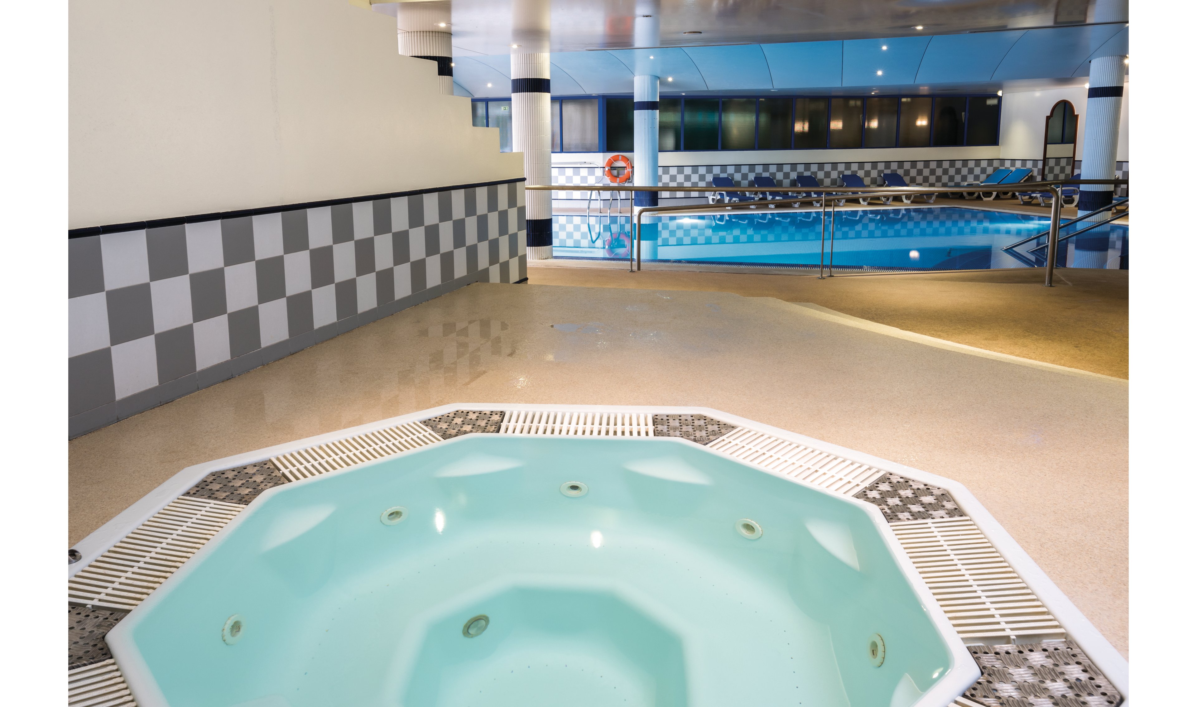 Jardins d'Ajuda Suite Hotel