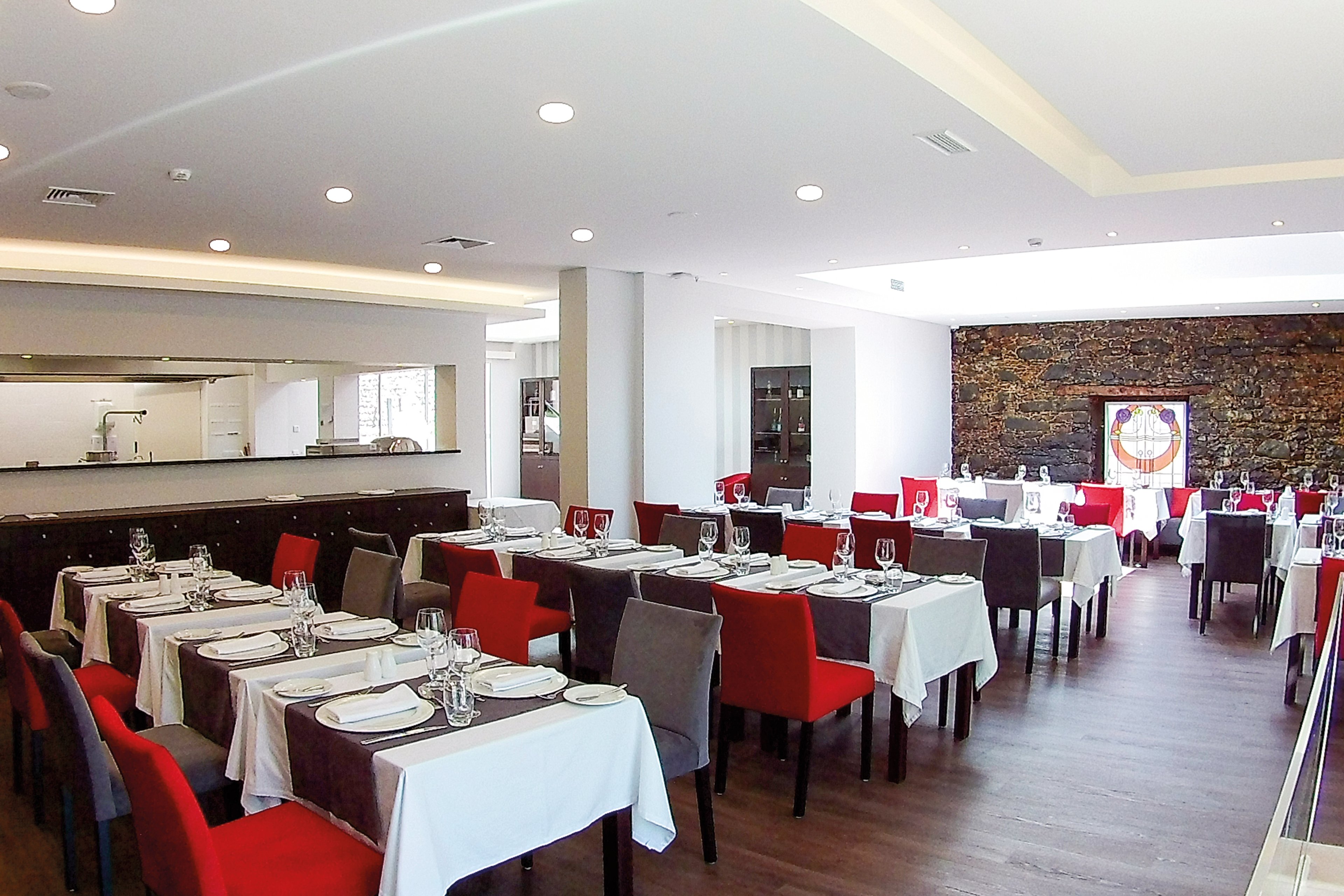 Santa Cruz Village Hotel