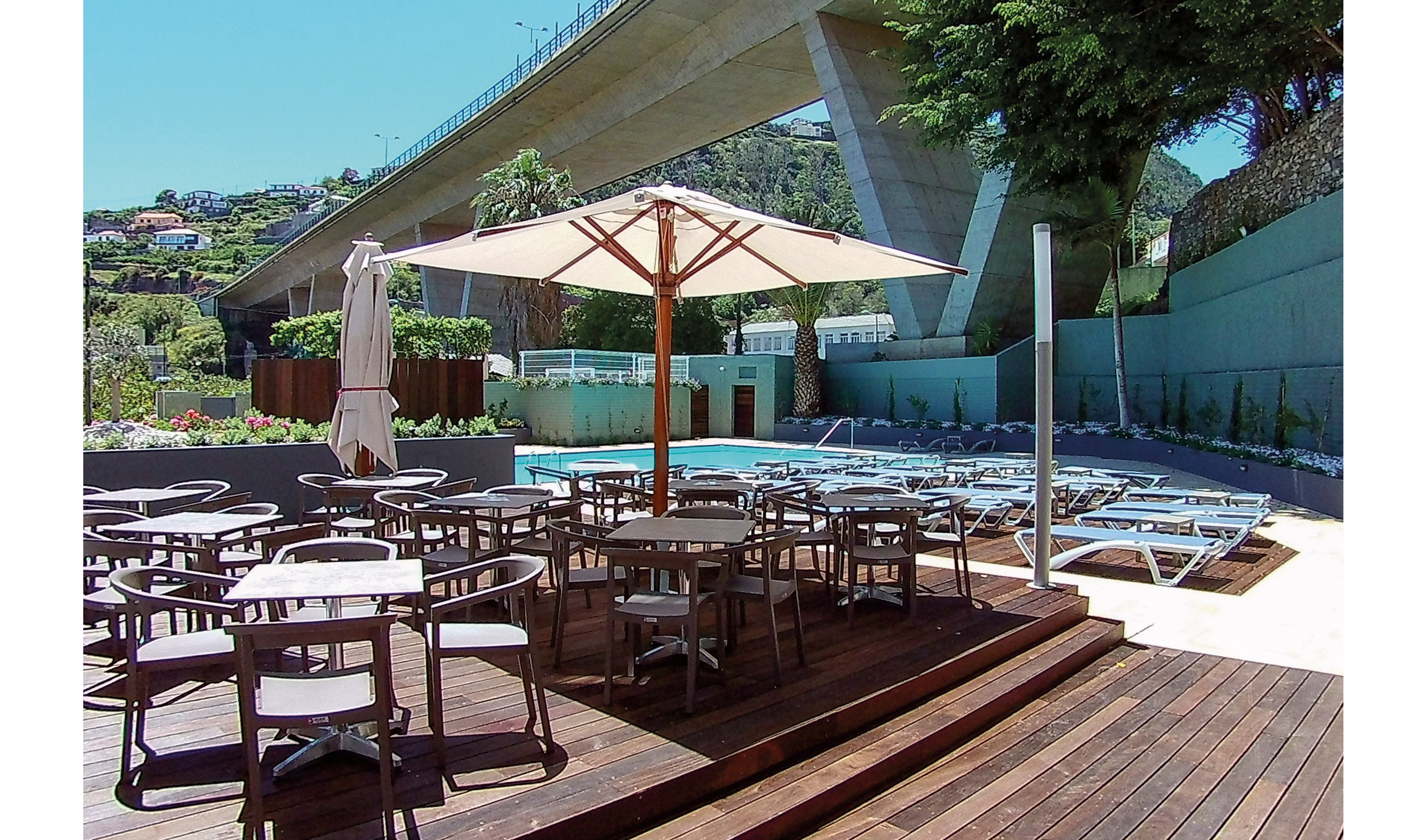 Santa Cruz Village Hotel