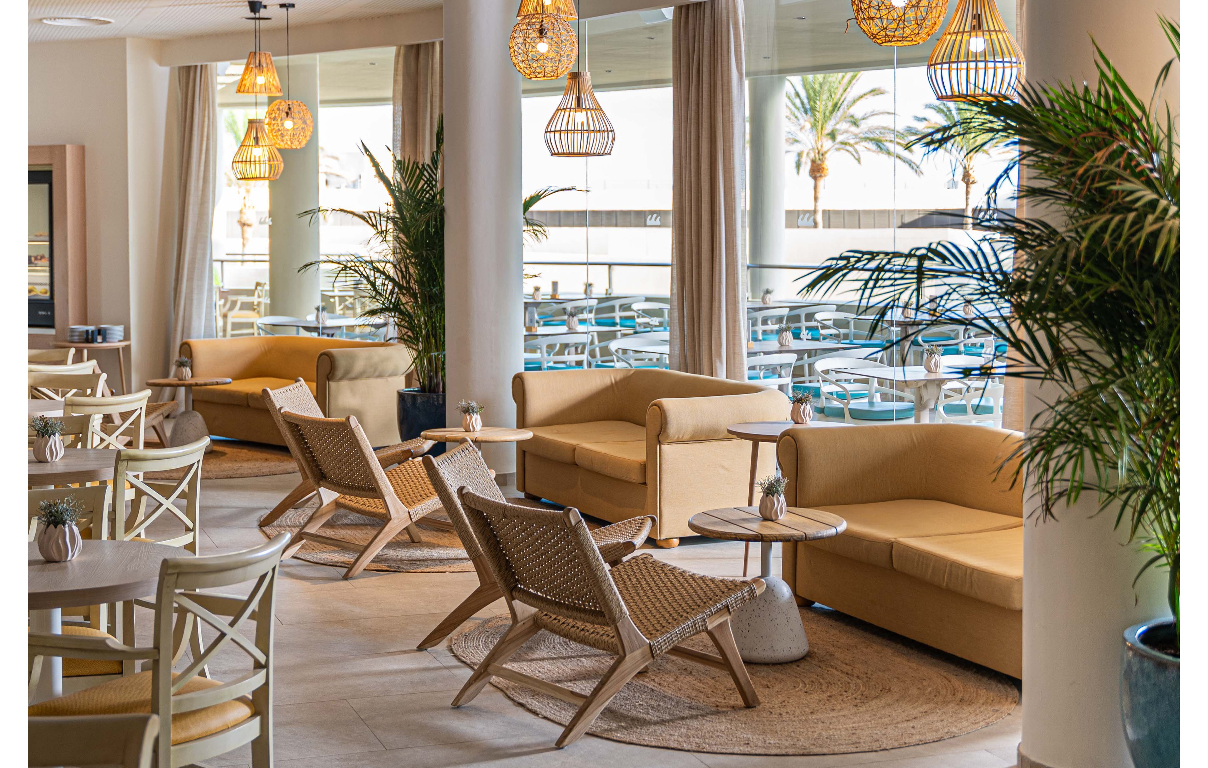 Iberostar Waves Gaviotas Park & Oasis Wildlife