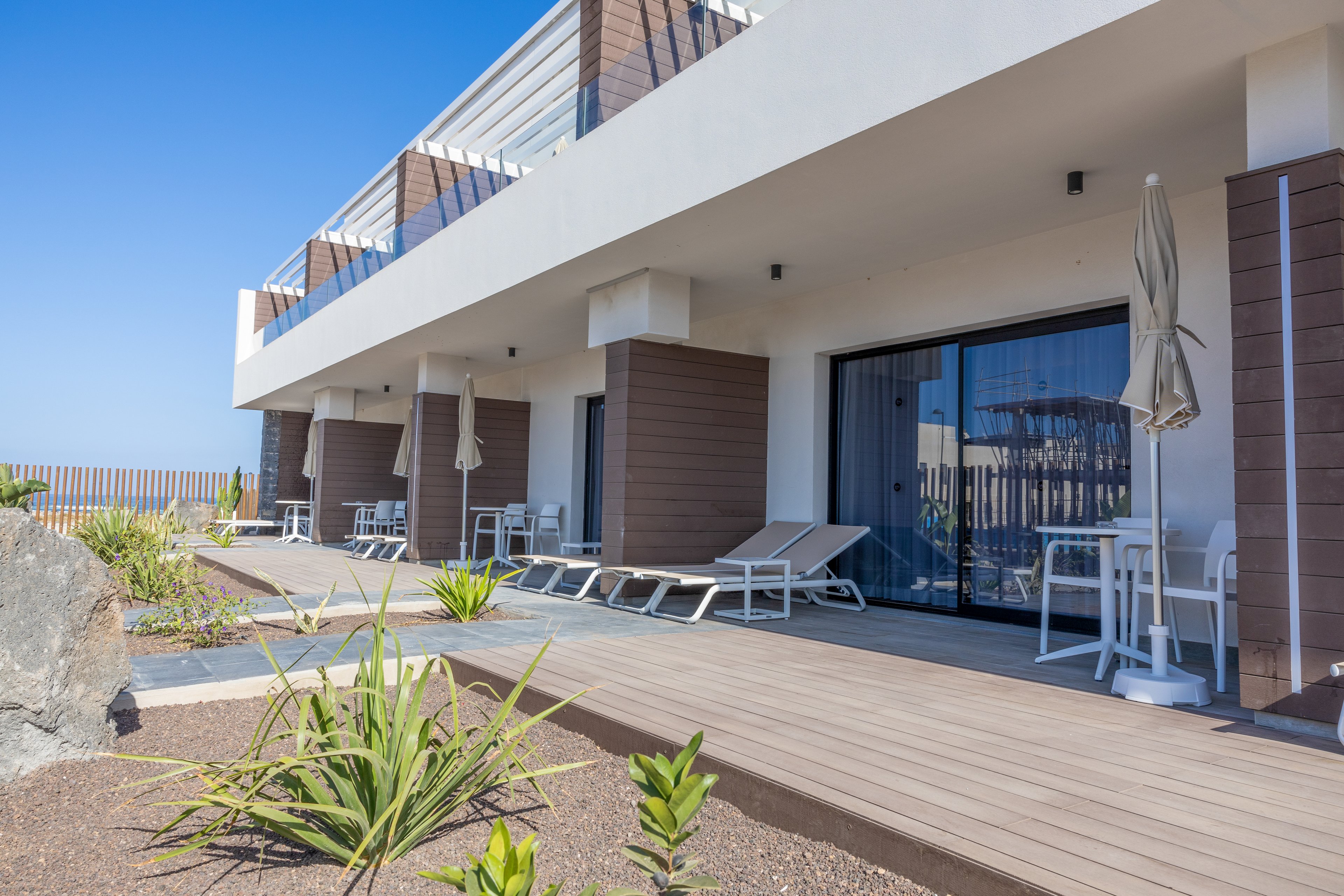 Esmeralda Cotillo Homes by LIVVO