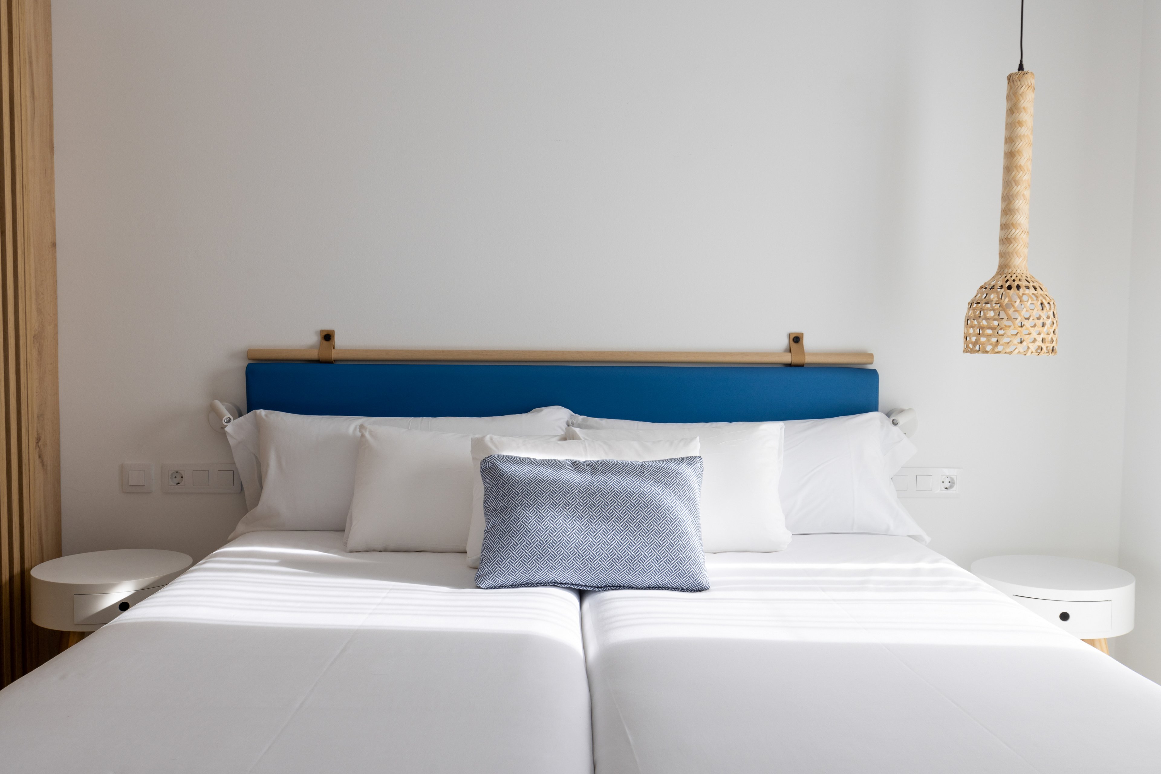 Esmeralda Cotillo Homes by LIVVO