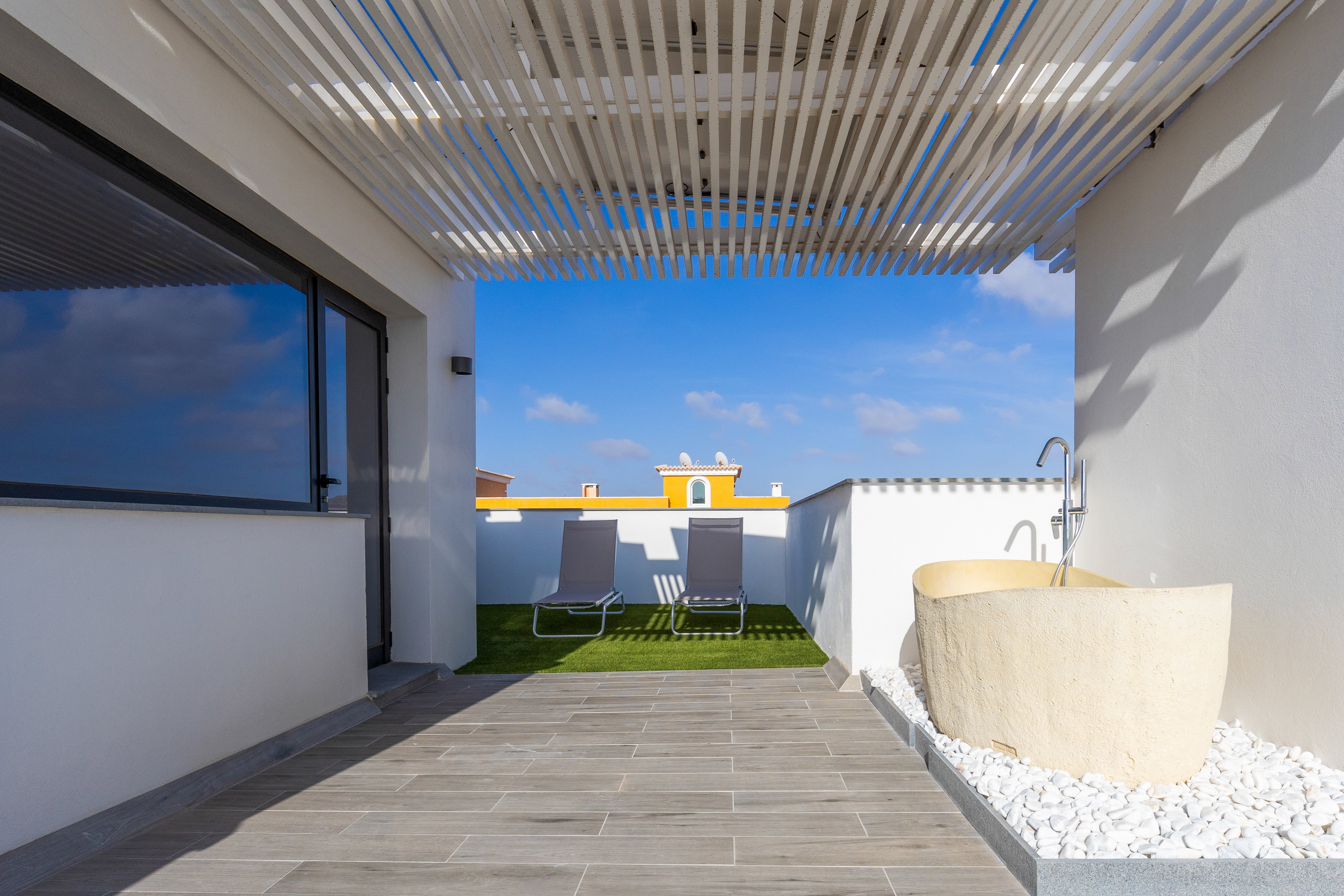 Esmeralda Cotillo Homes by LIVVO