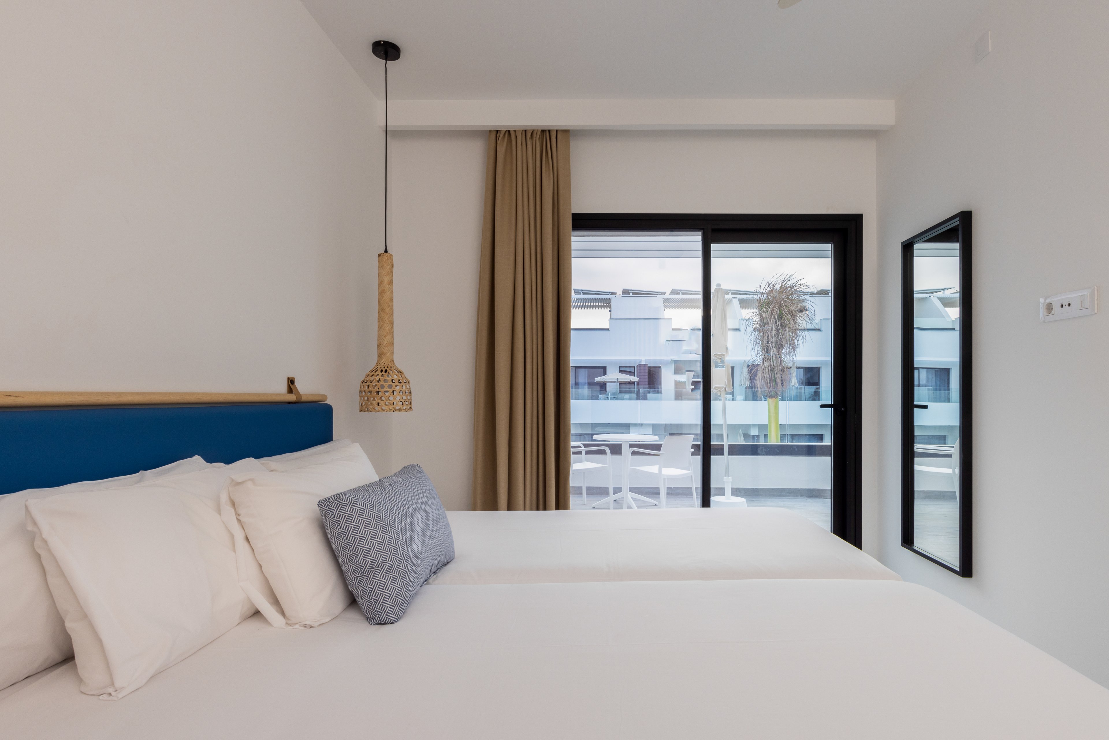 Esmeralda Cotillo Homes by LIVVO