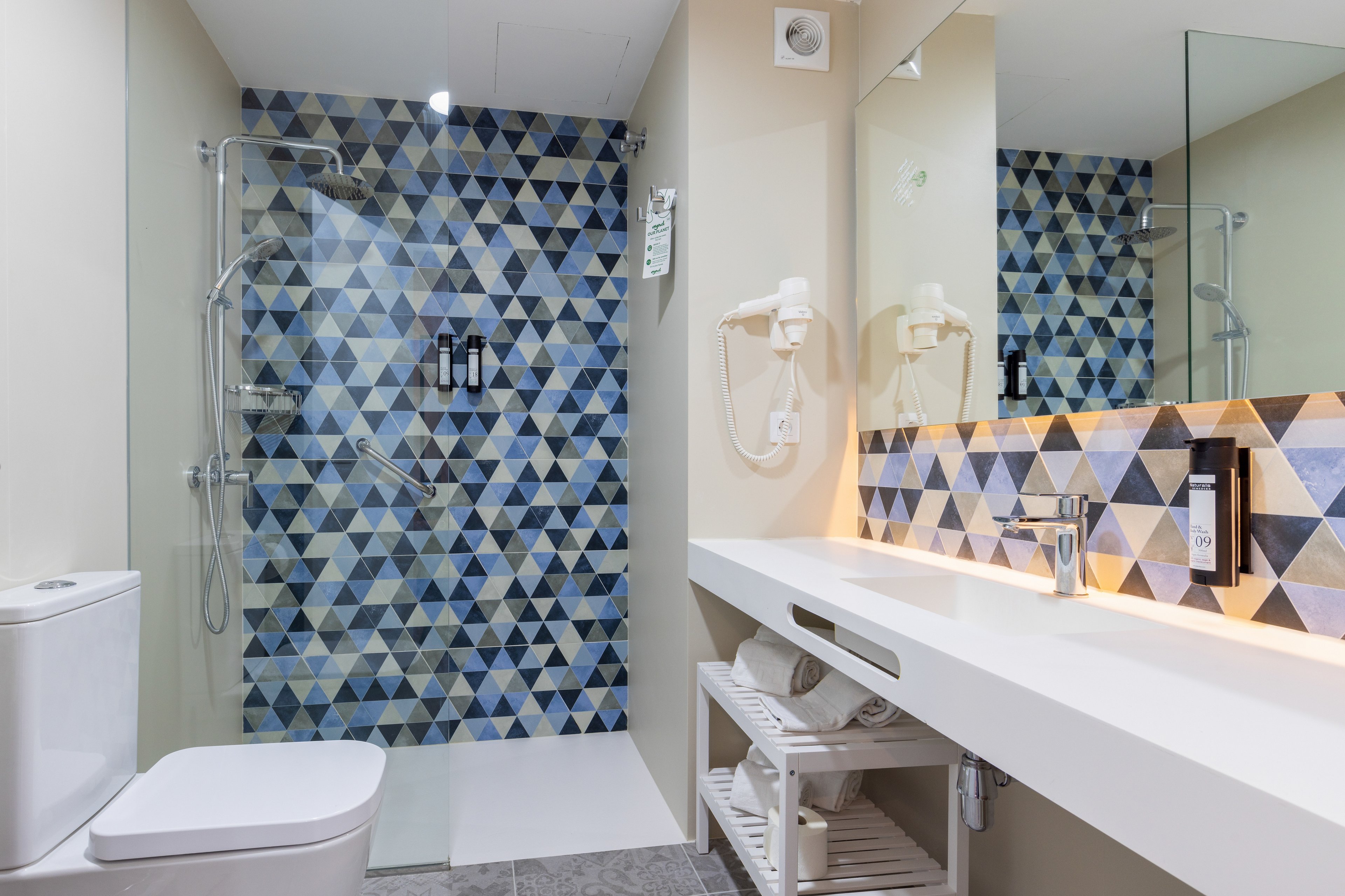 Esmeralda Cotillo Homes by LIVVO