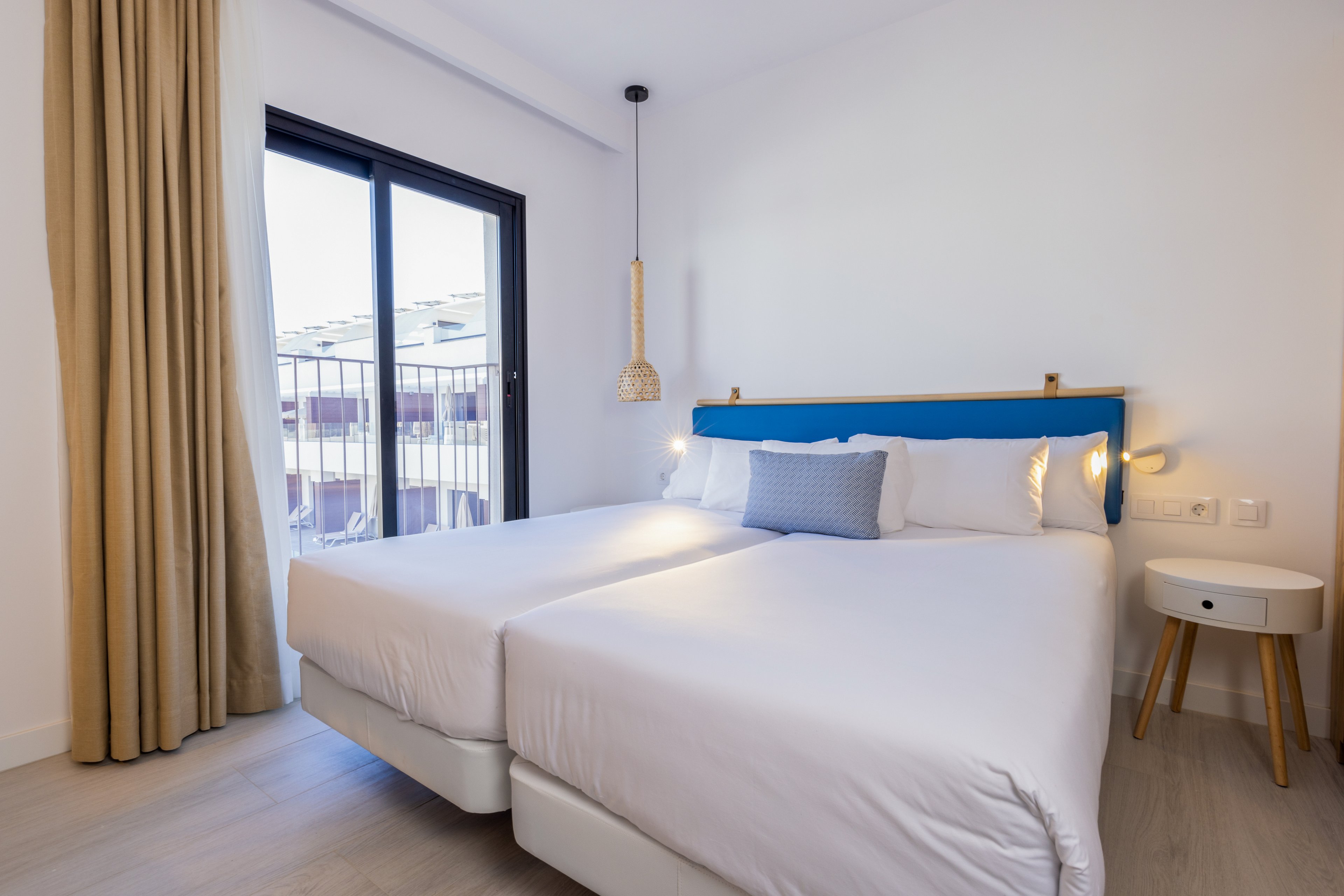 Esmeralda Cotillo Homes by LIVVO