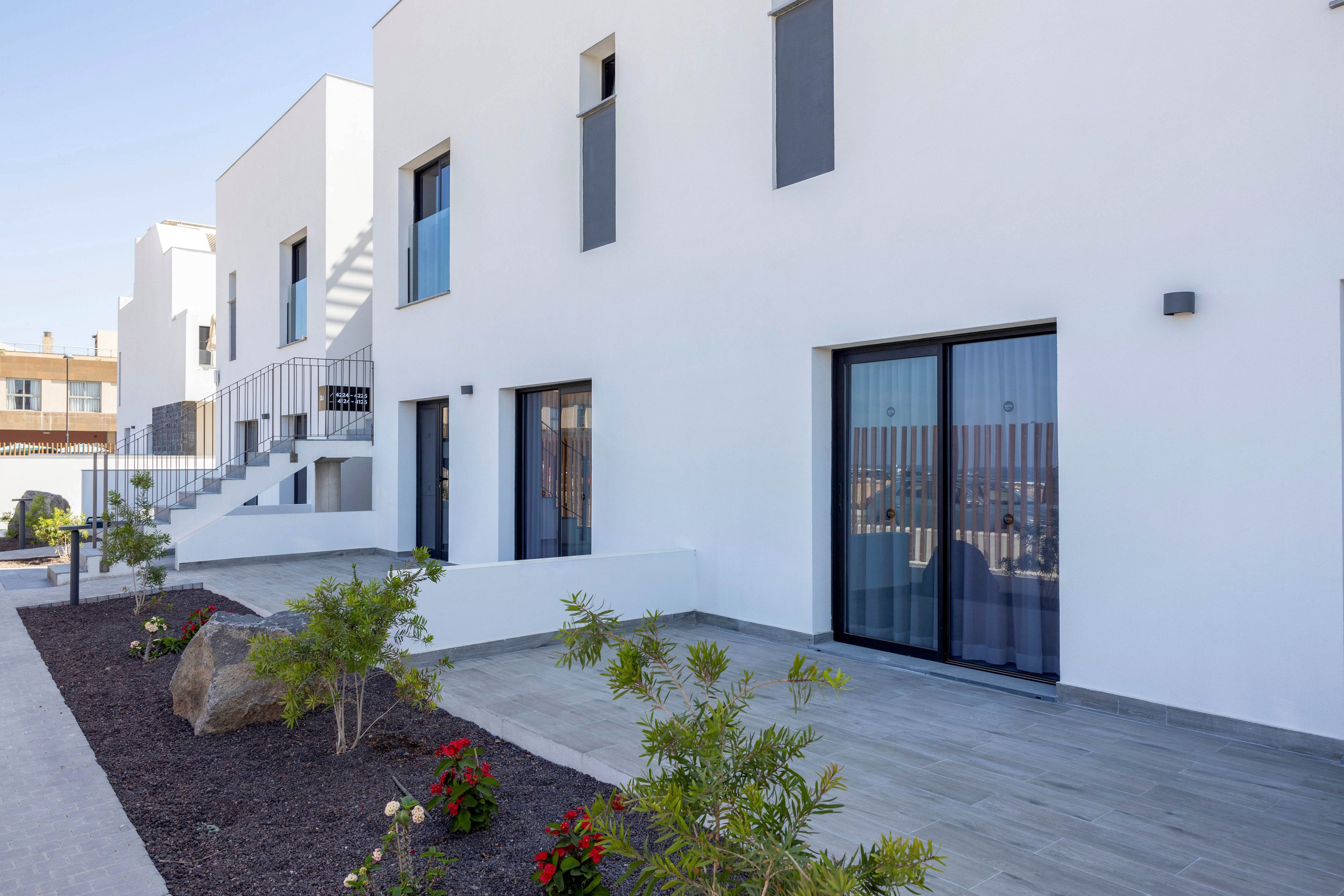 Esmeralda Cotillo Homes by LIVVO