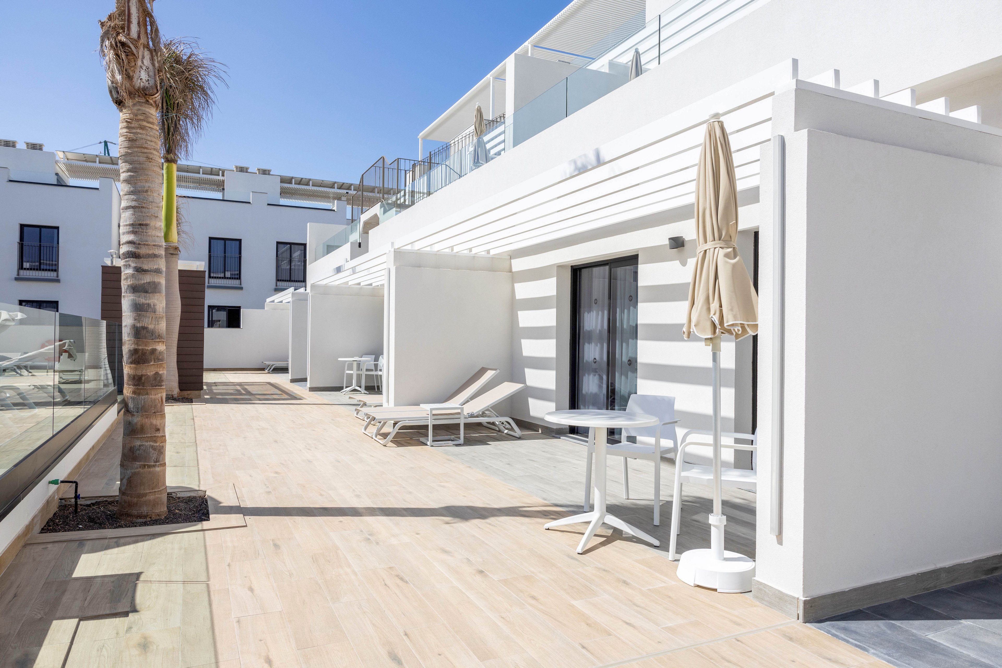 Esmeralda Cotillo Homes by LIVVO