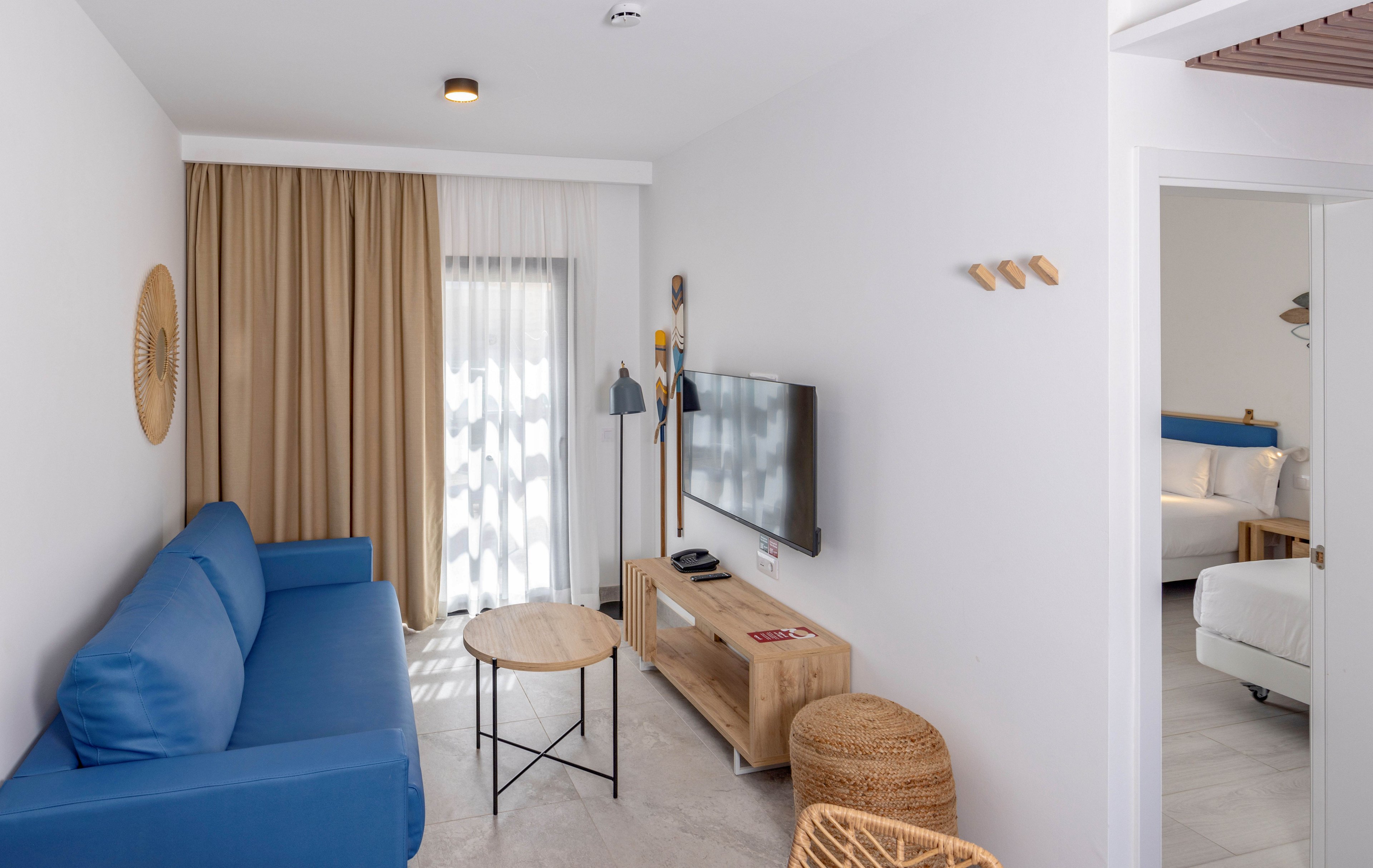 Esmeralda Cotillo Homes by LIVVO